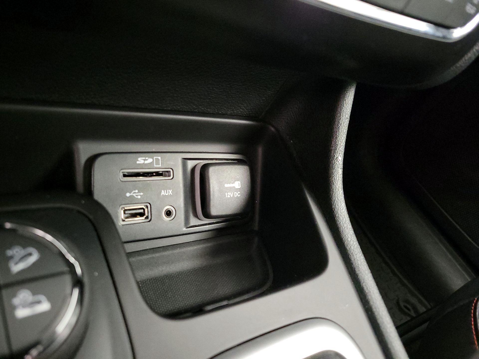 Thumbnail: 2015 Jeep Cherokee - 19