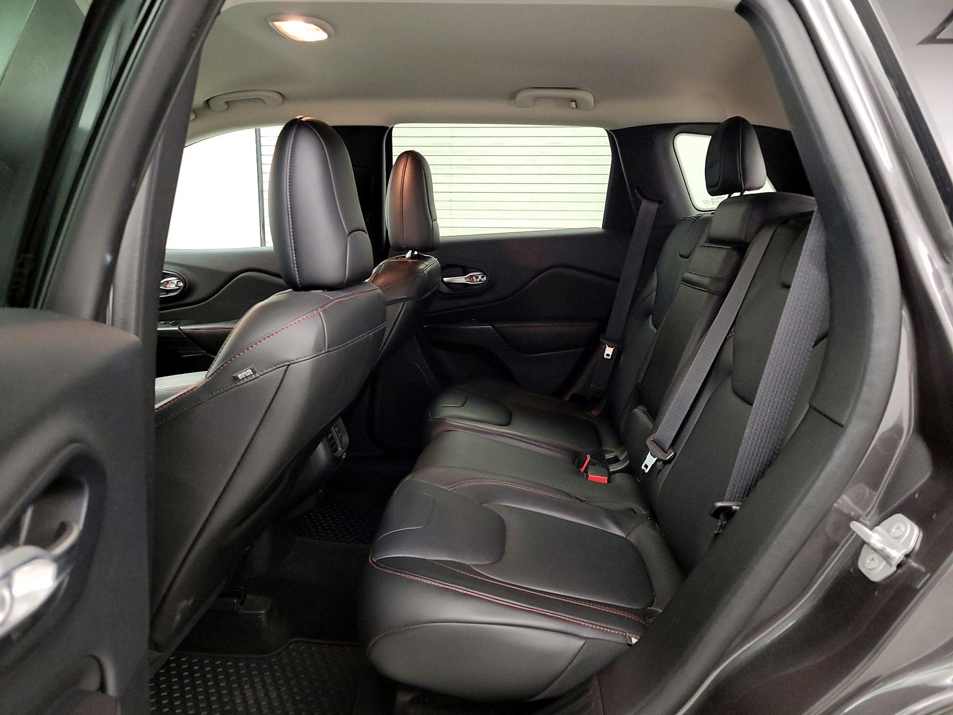 Thumbnail: 2015 Jeep Cherokee - 20