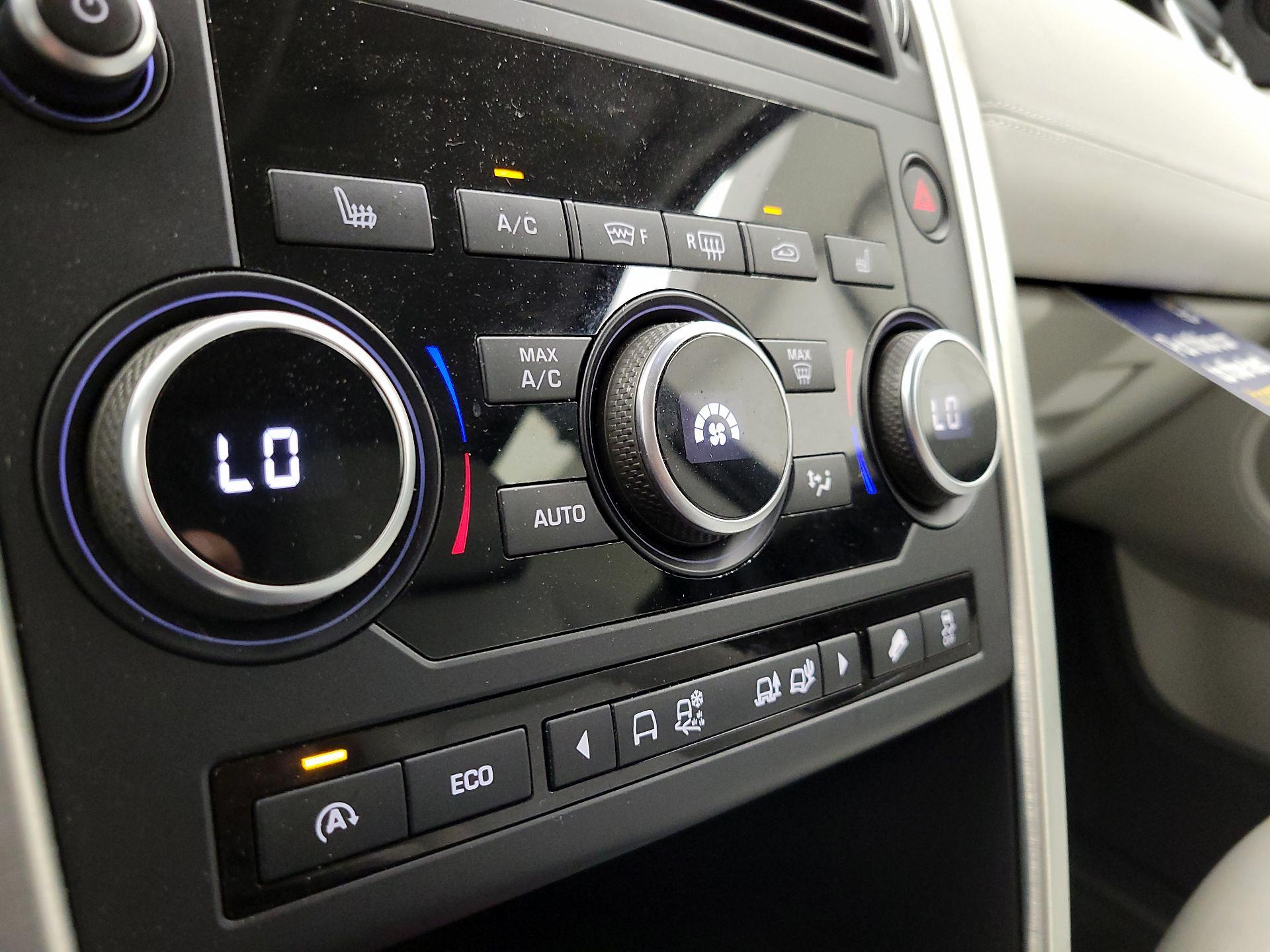 Thumbnail: 2016 Land Rover Discovery Sport - 16