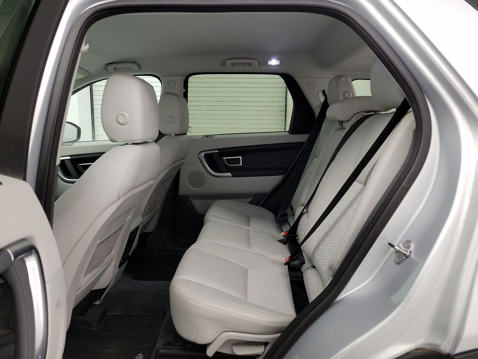 Thumbnail: 2016 Land Rover Discovery Sport - 18