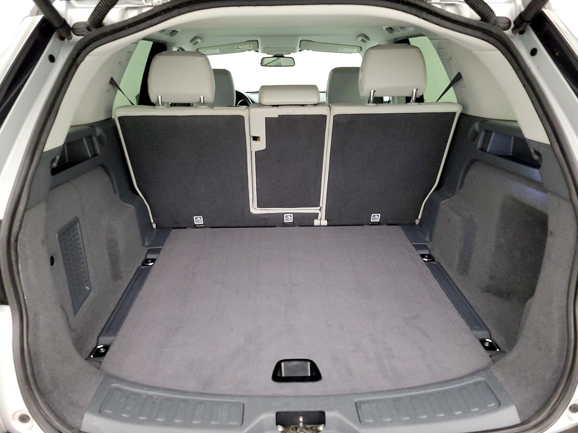Thumbnail: 2016 Land Rover Discovery Sport - 19