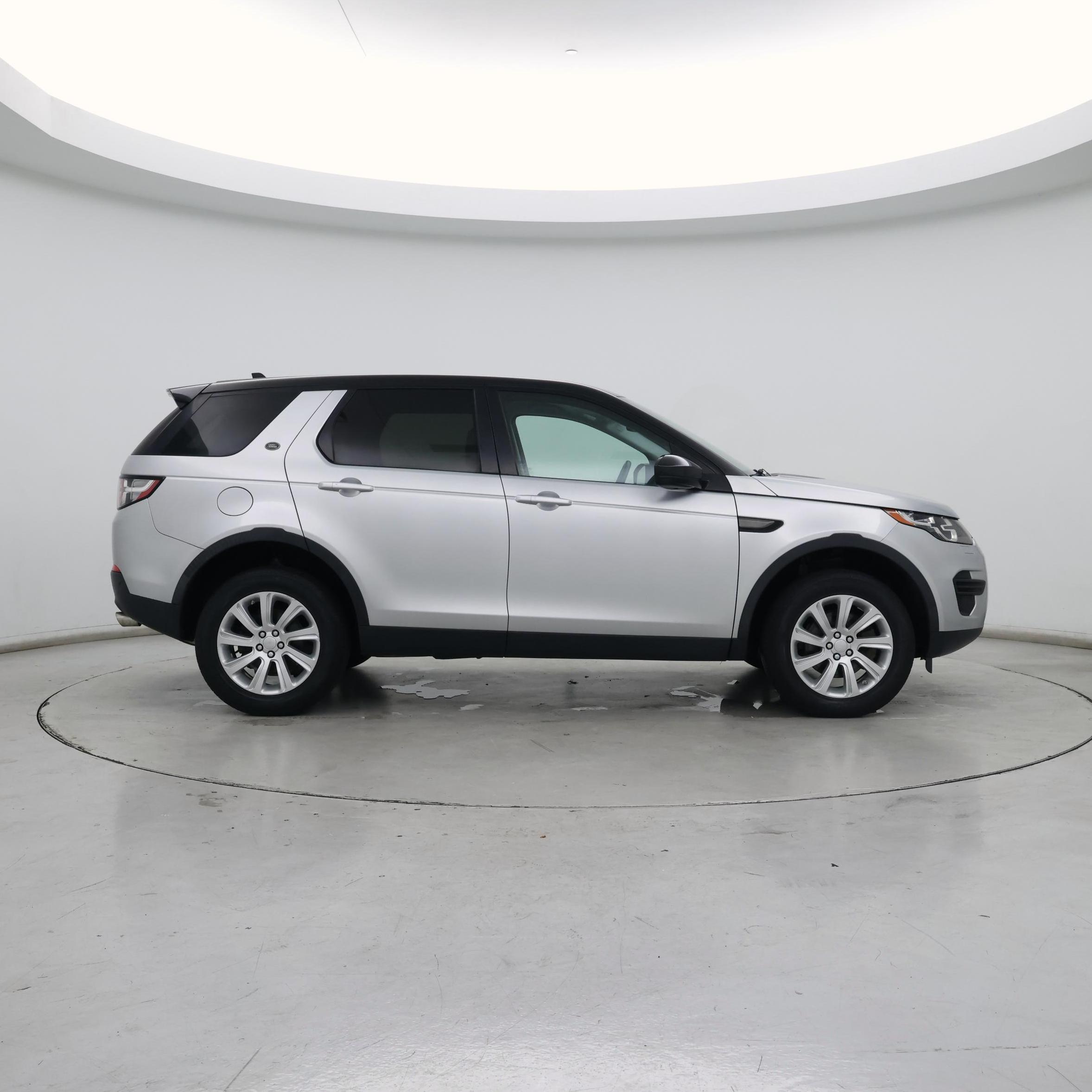 Thumbnail: 2016 Land Rover Discovery Sport - 7