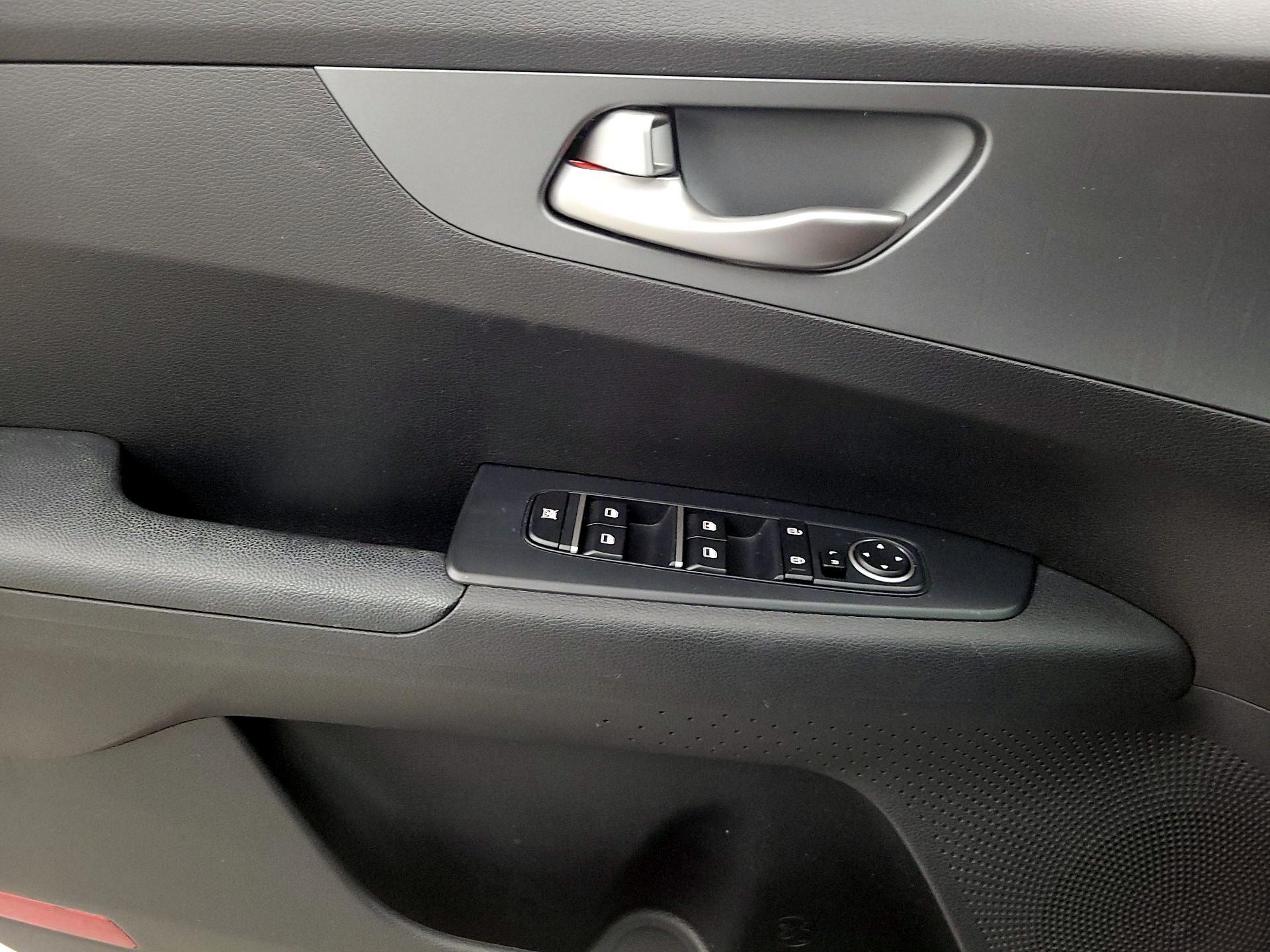 Thumbnail: 2020 Kia Forte - 12