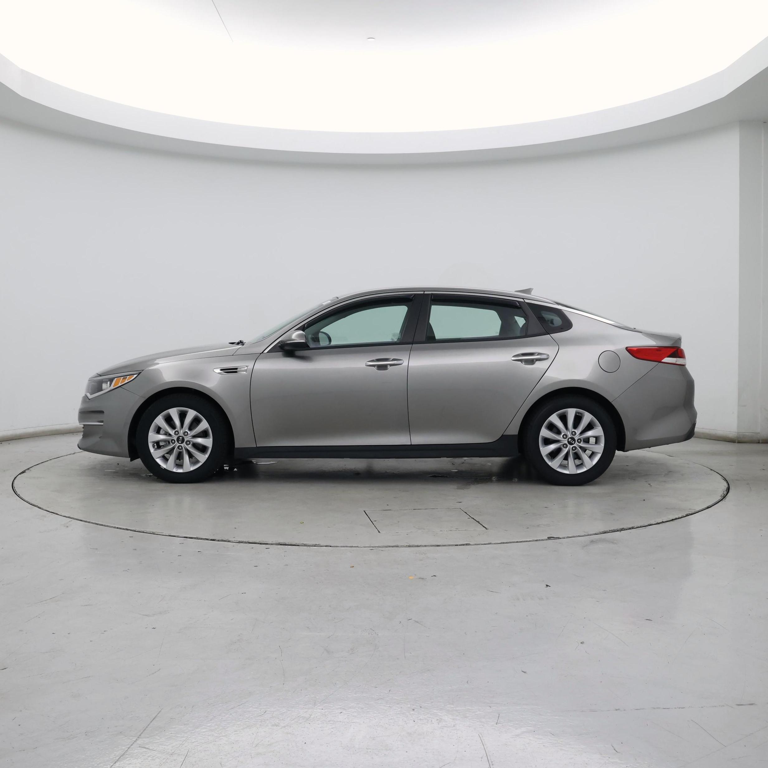 Thumbnail: 2018 Kia Optima - 3