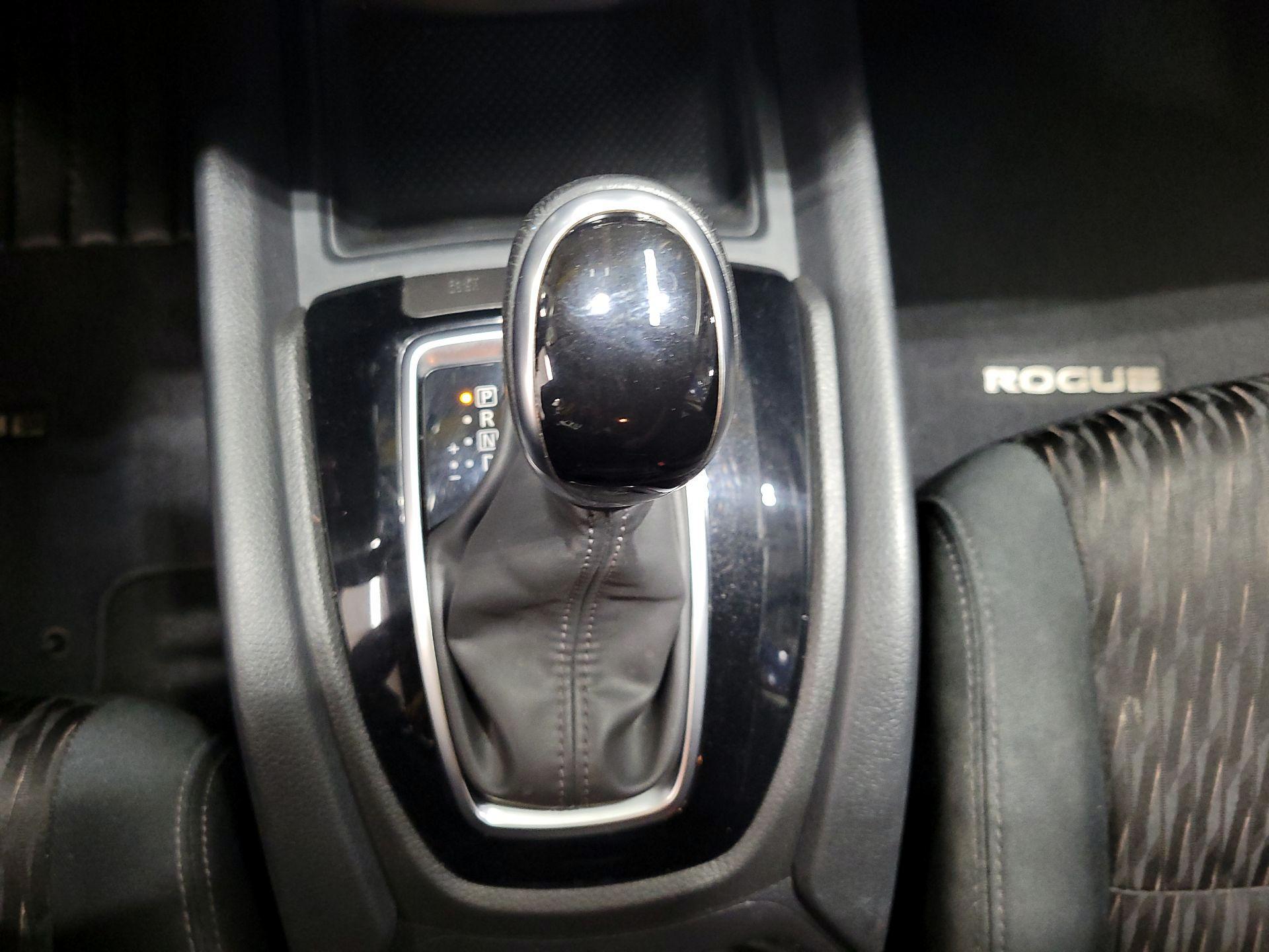 Thumbnail: 2019 Nissan Rogue - 17