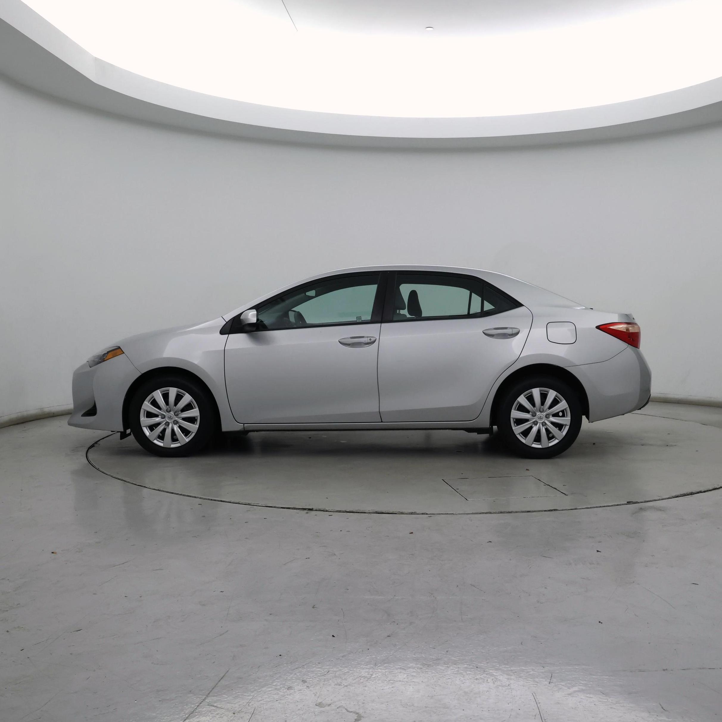 Thumbnail: 2018 Toyota Corolla - 3
