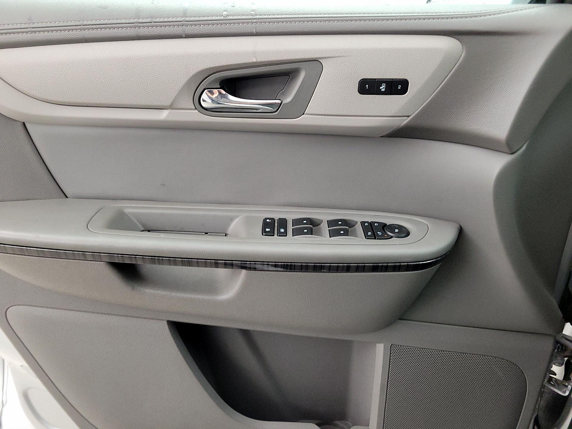 Thumbnail: 2014 Chevrolet Traverse - 12