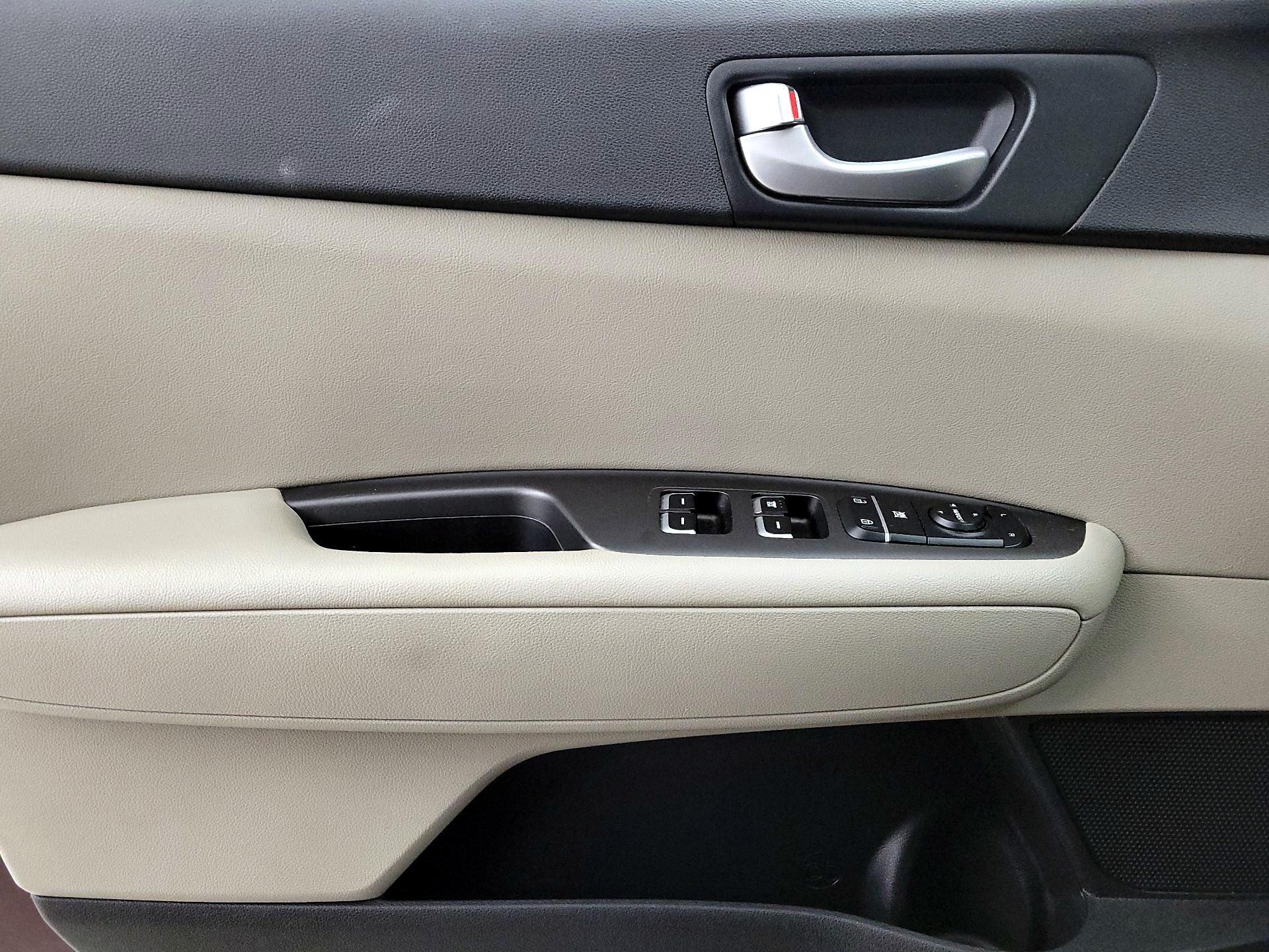 Thumbnail: 2016 Kia Optima - 12