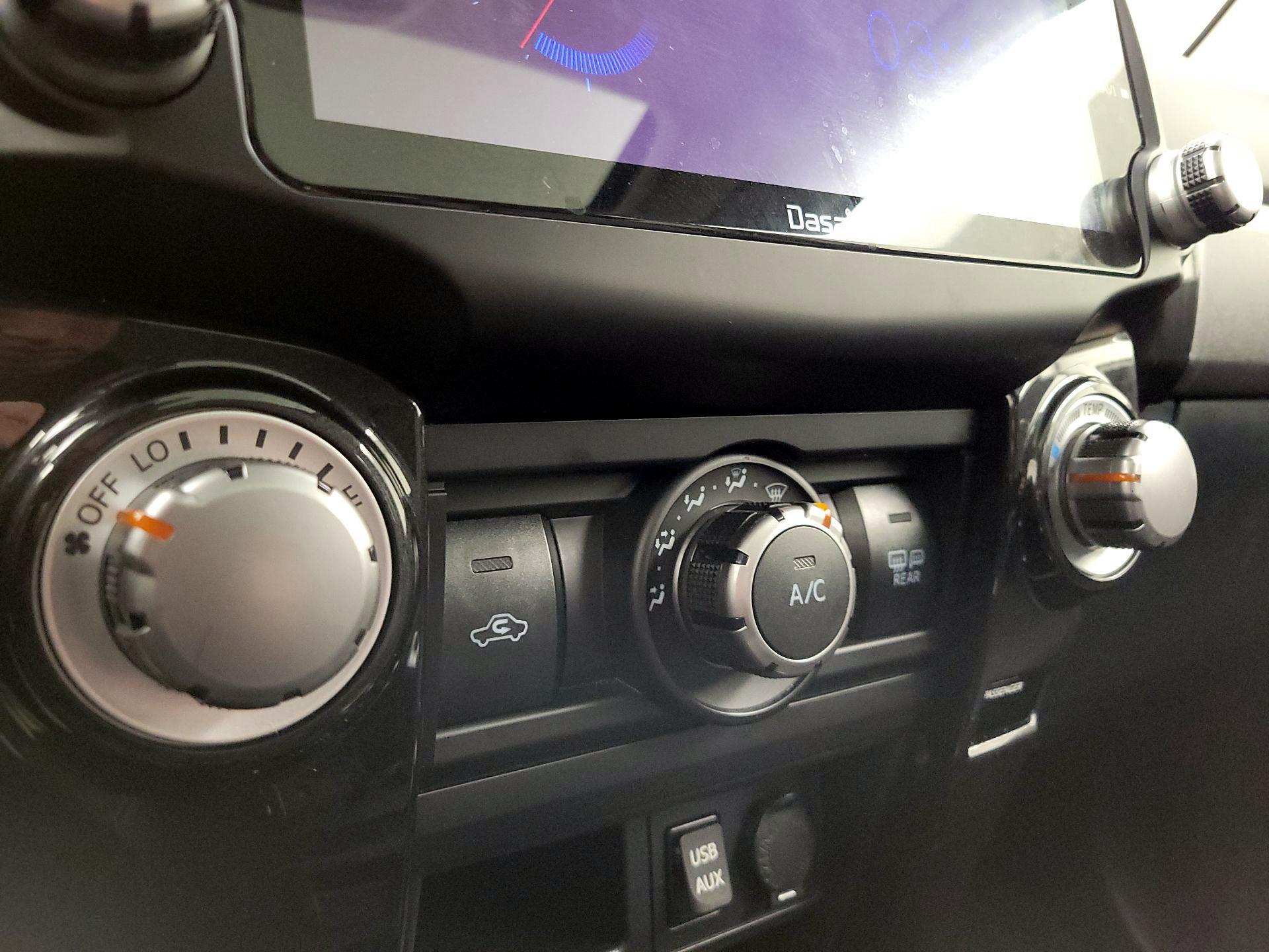 Thumbnail: 2019 Toyota 4Runner - 17