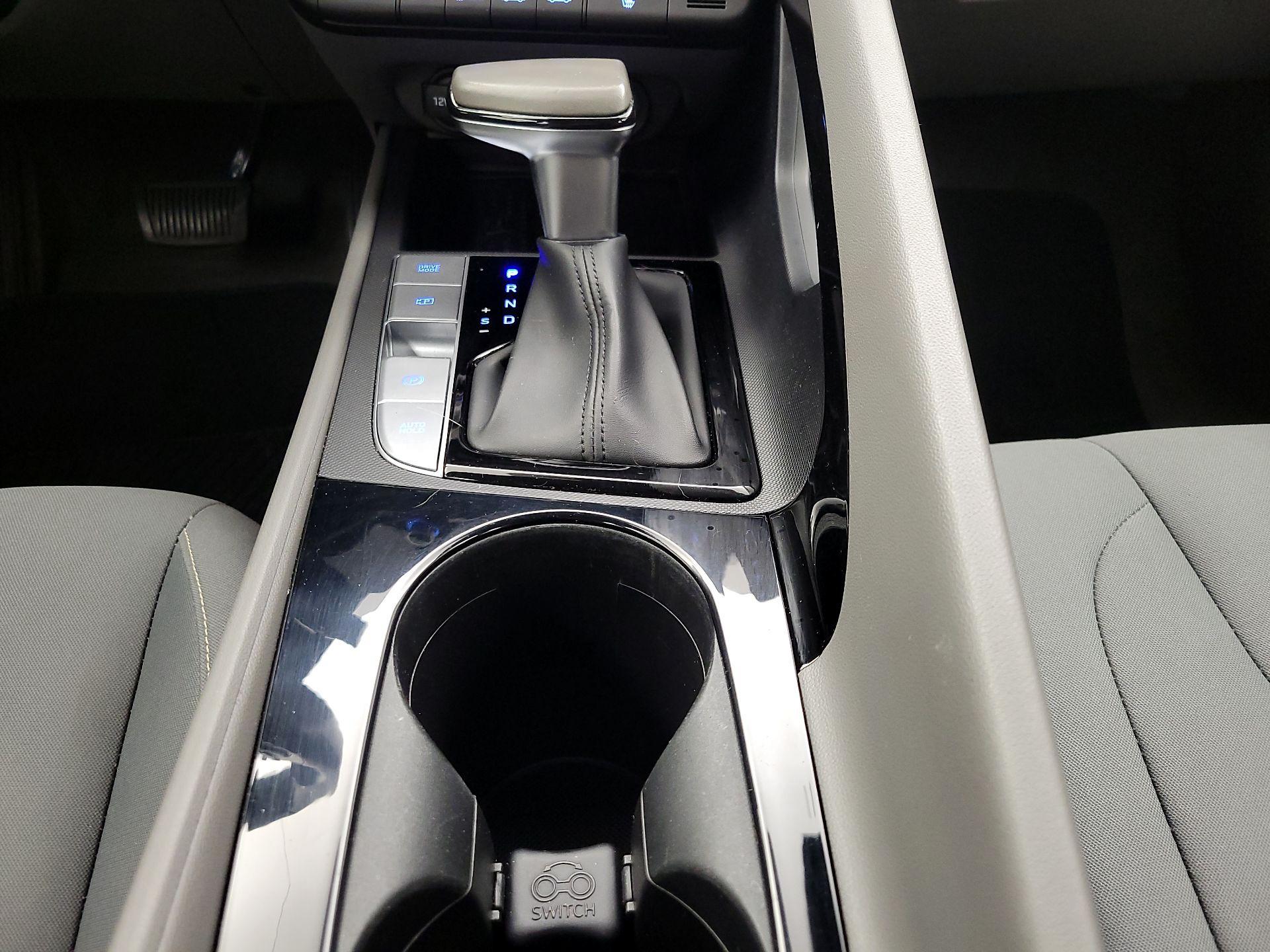 Thumbnail: 2021 Hyundai Elantra - 17