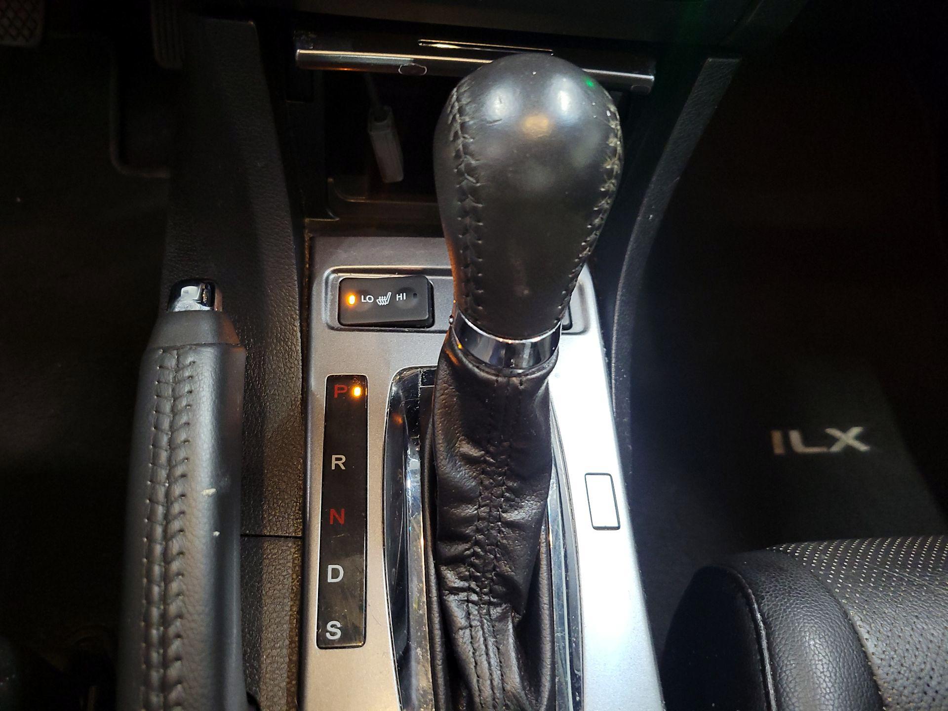 Thumbnail: 2015 Acura ILX - 17