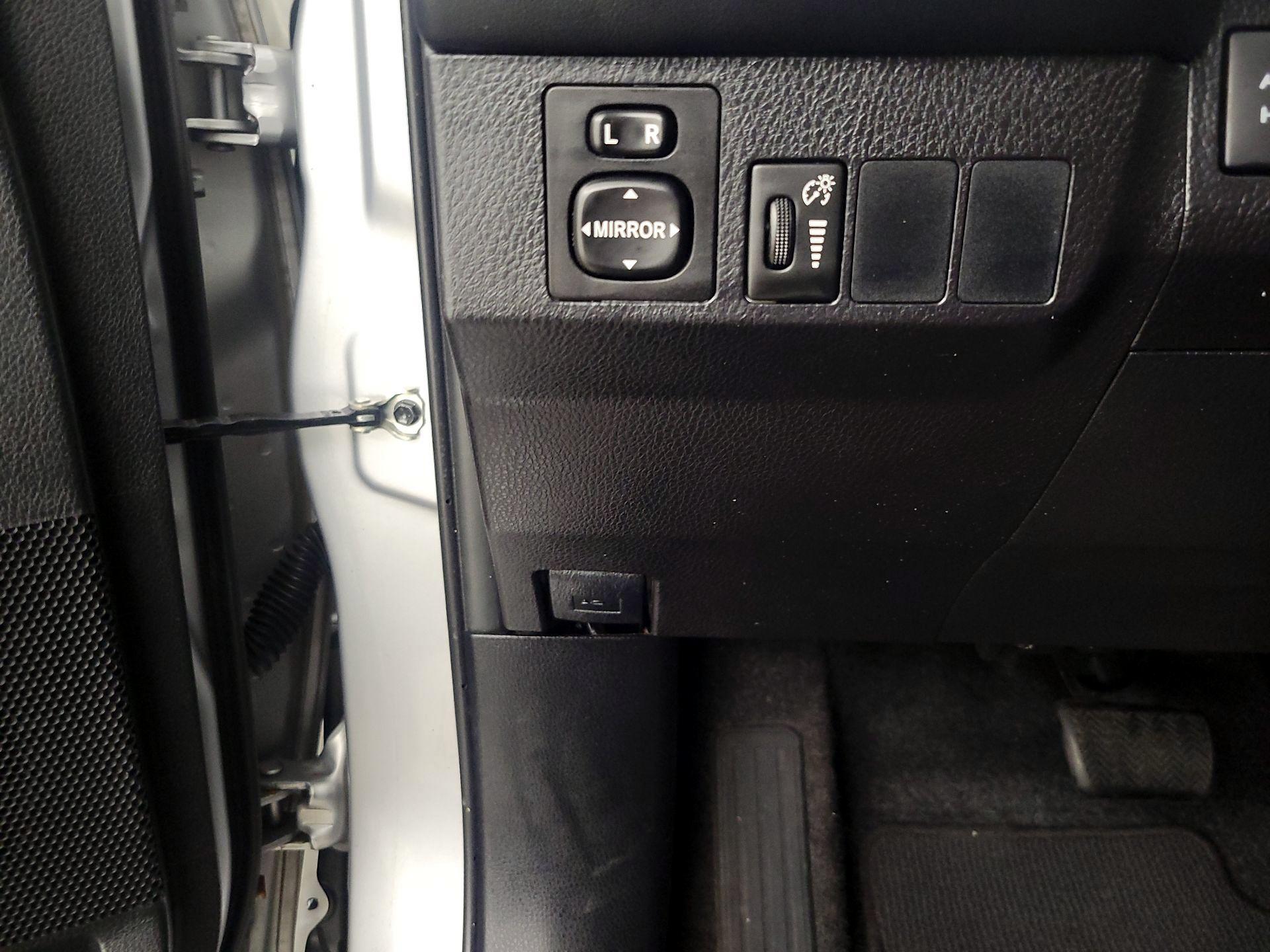 Thumbnail: 2016 Toyota RAV4 - 13
