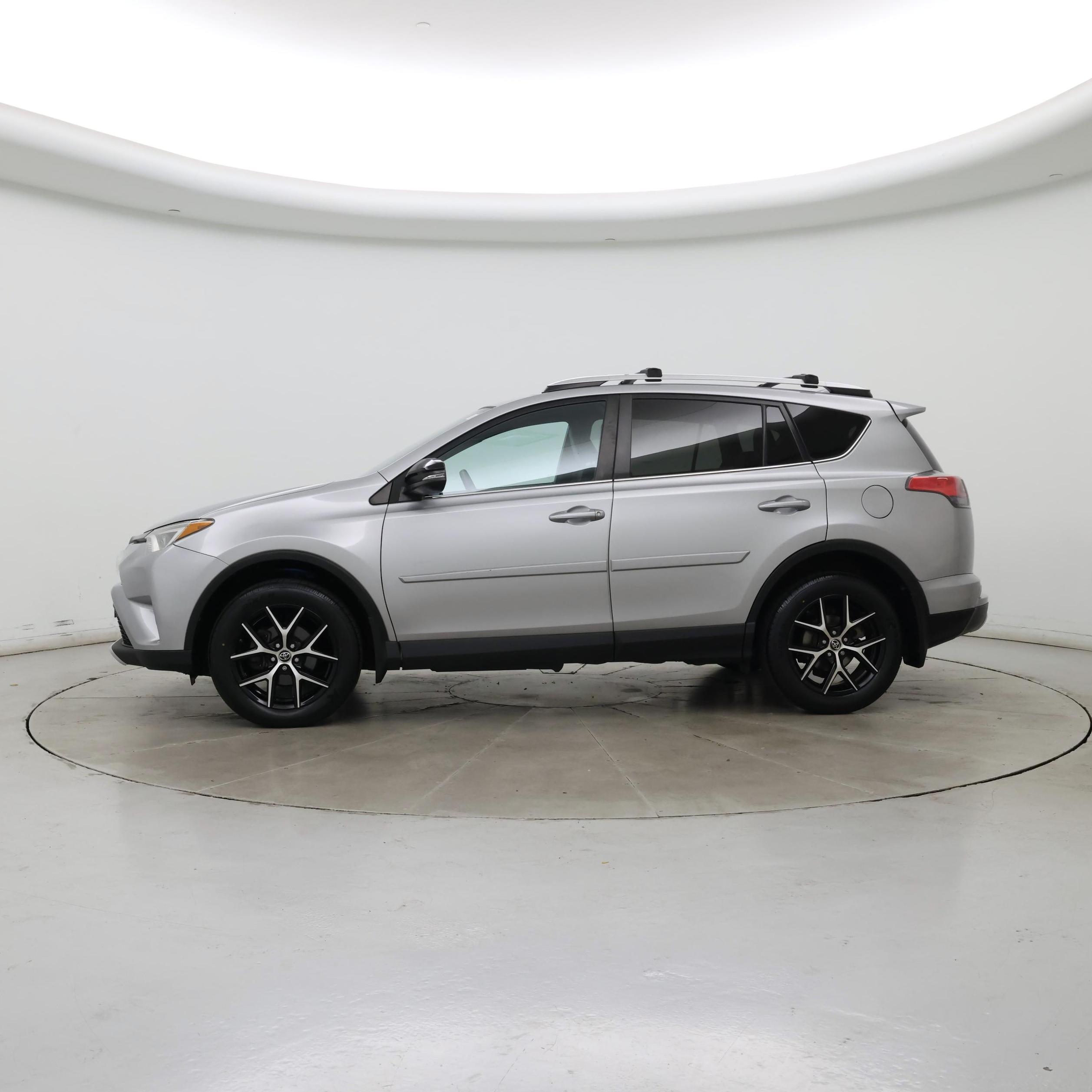 Thumbnail: 2016 Toyota RAV4 - 3
