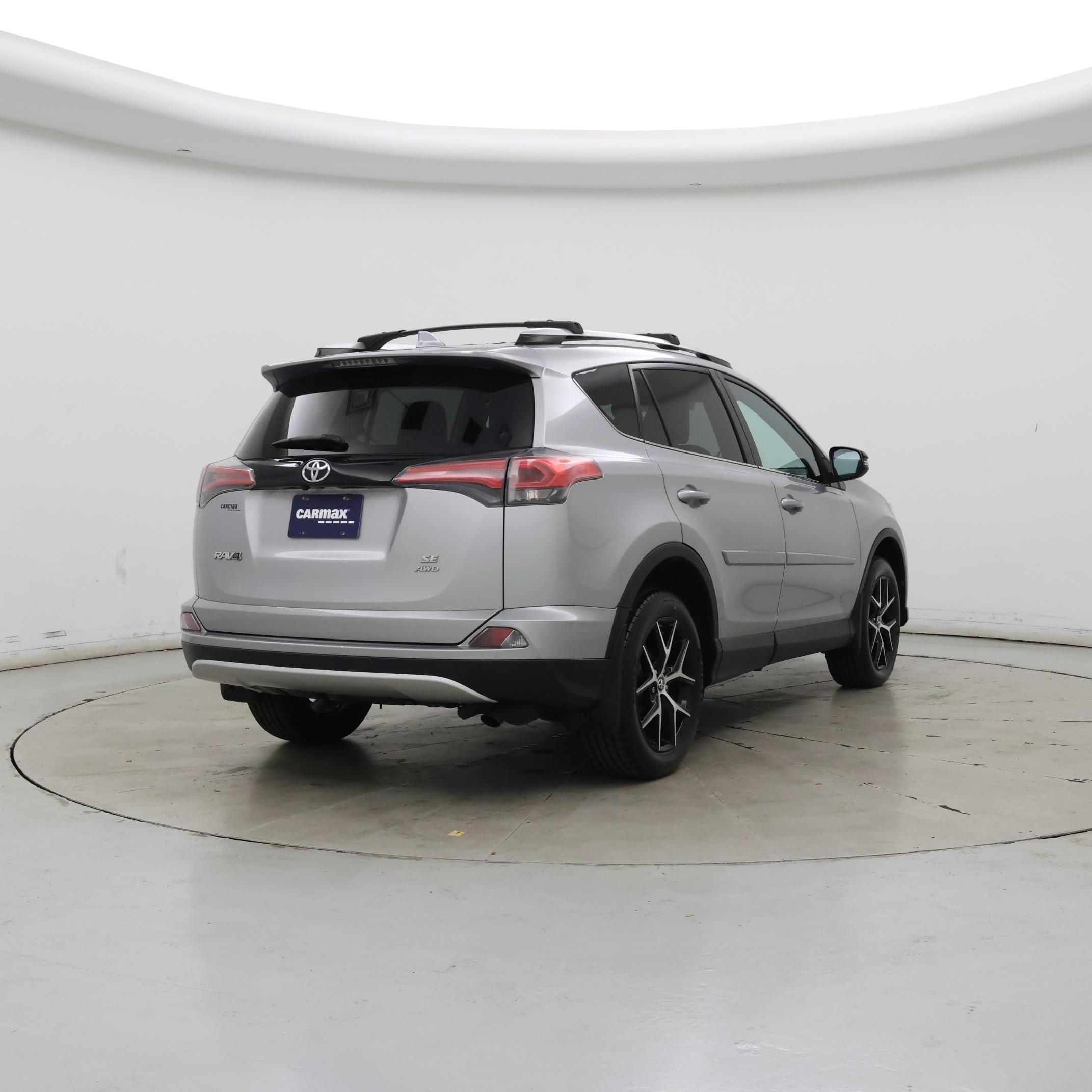 Thumbnail: 2016 Toyota RAV4 - 8