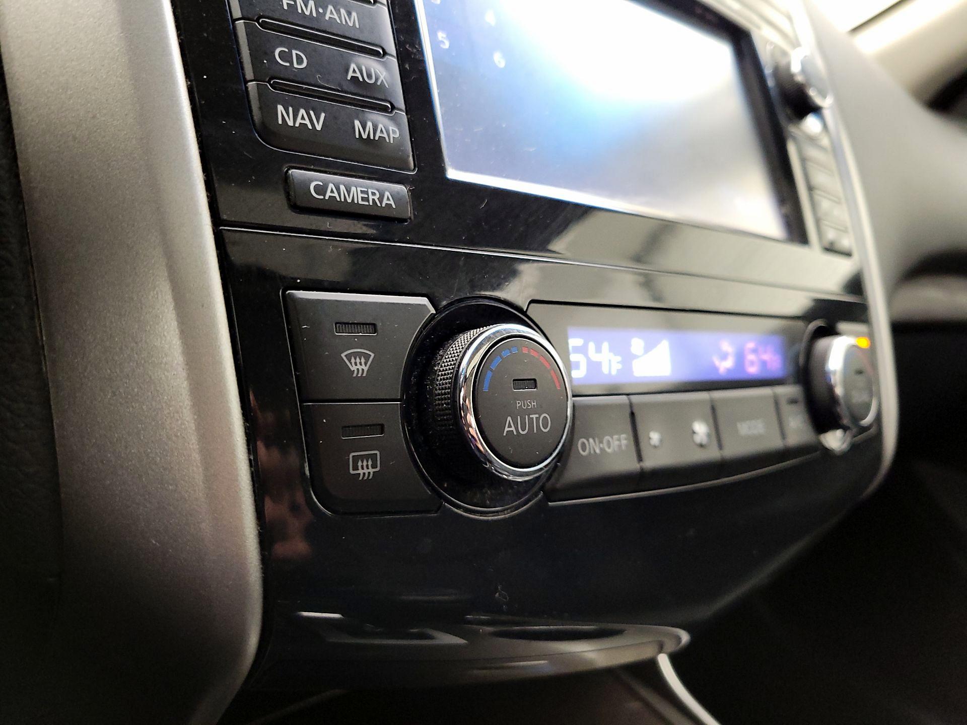 Thumbnail: 2014 Nissan Altima - 17