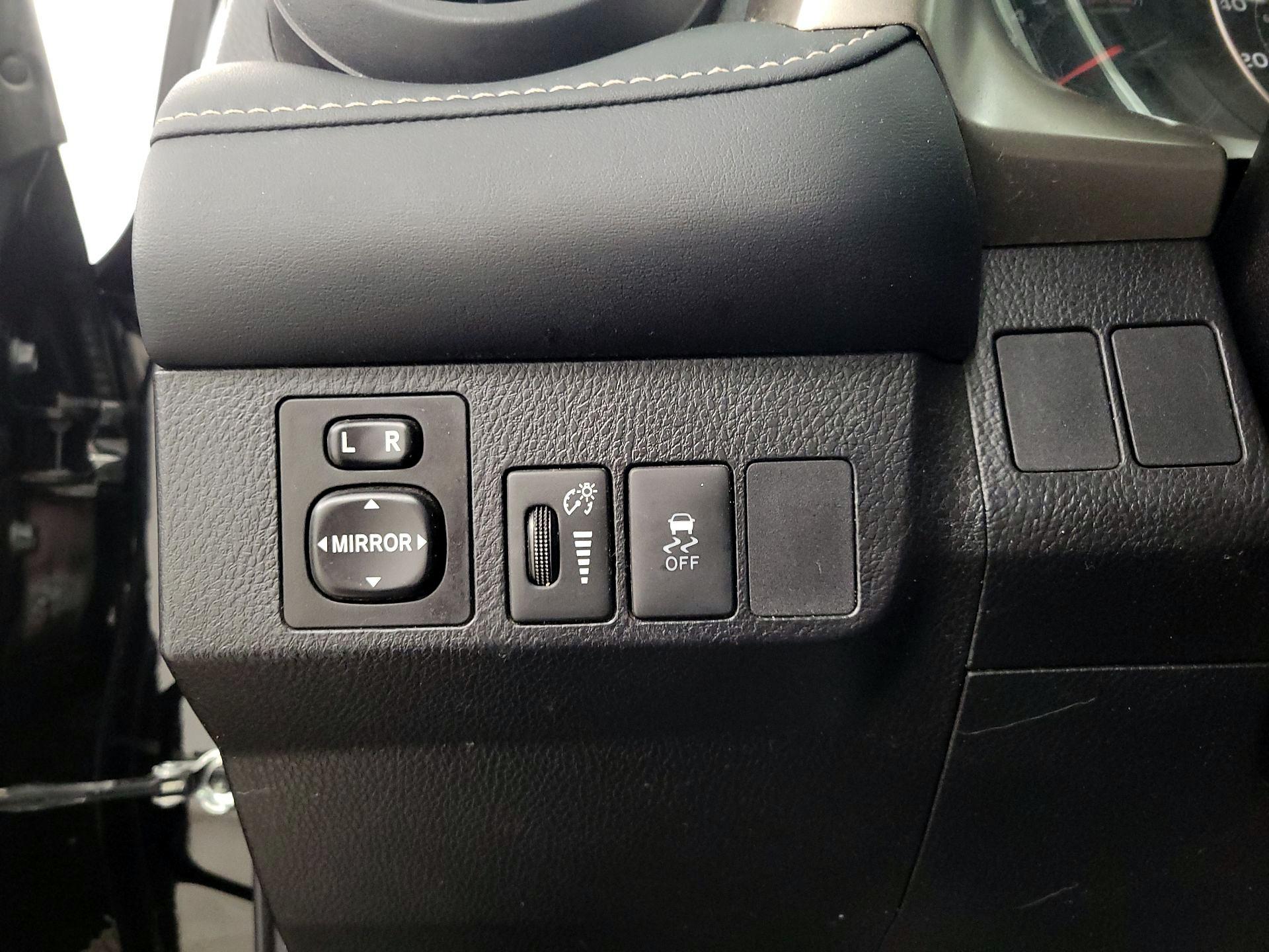 Thumbnail: 2014 Toyota RAV4 - 13