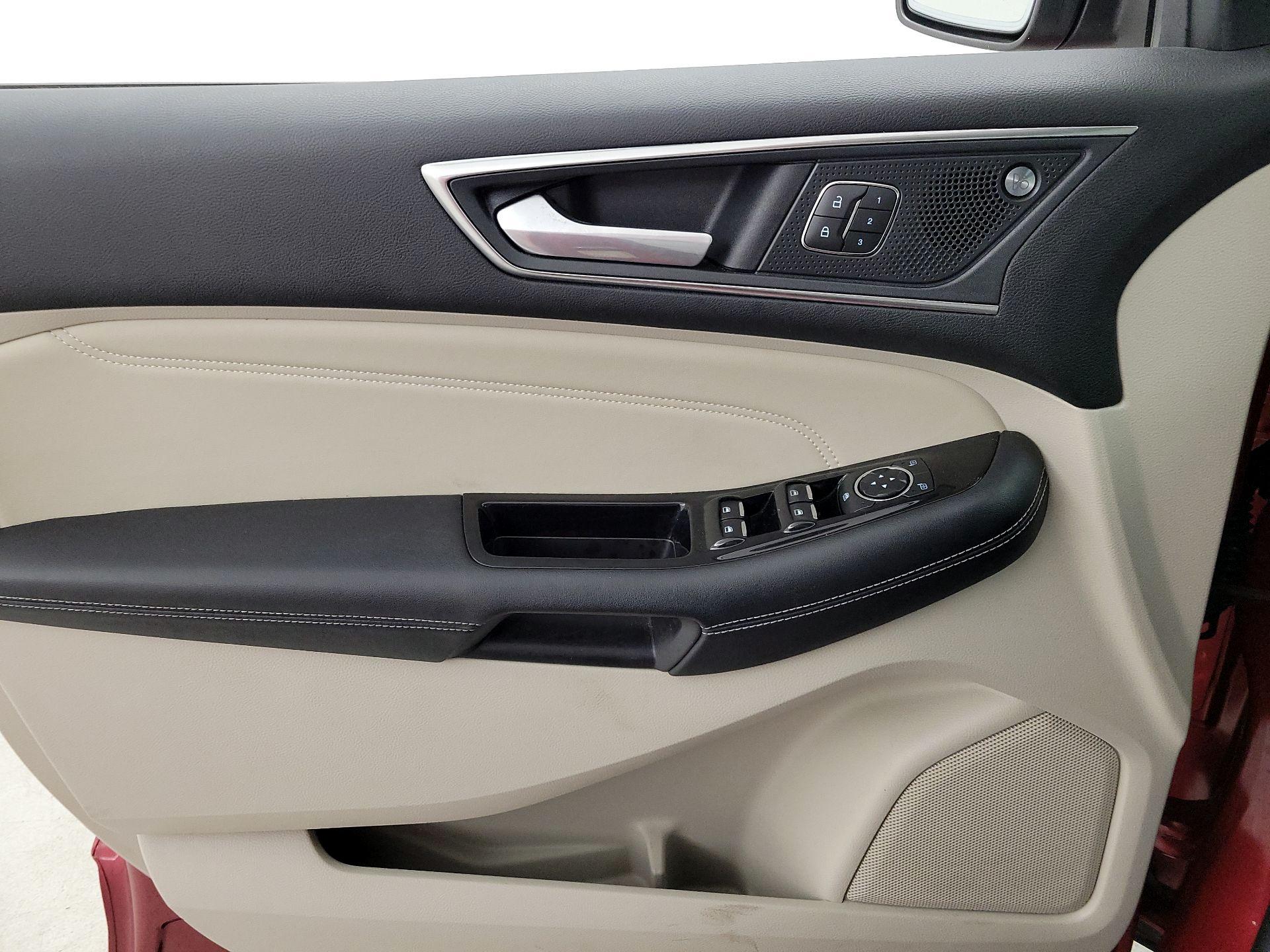 Thumbnail: 2020 Ford Edge - 12