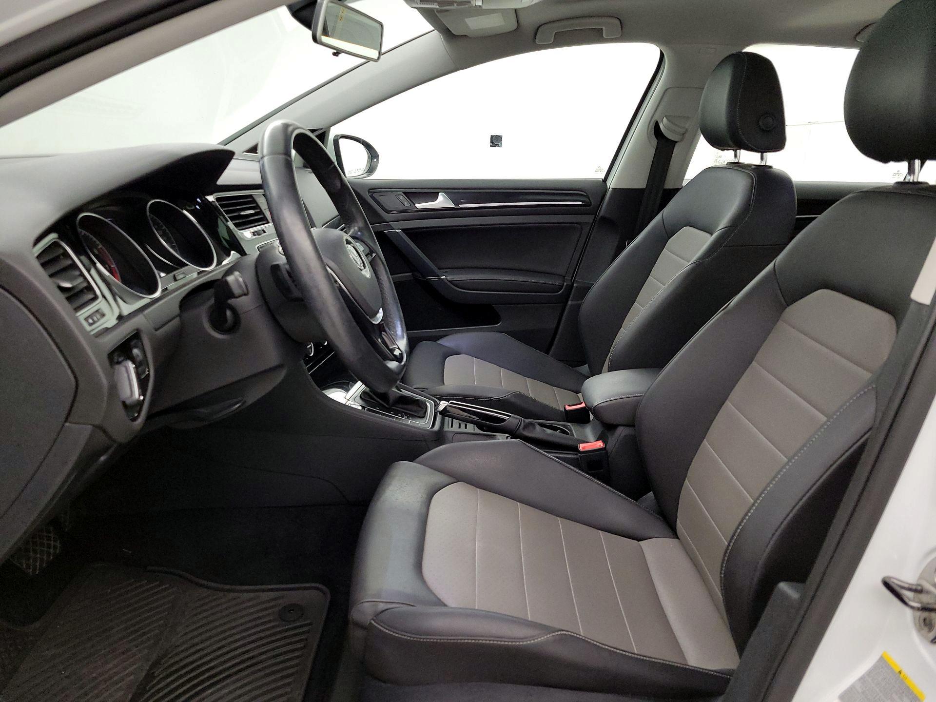 Thumbnail: 2015 Volkswagen Golf - 11