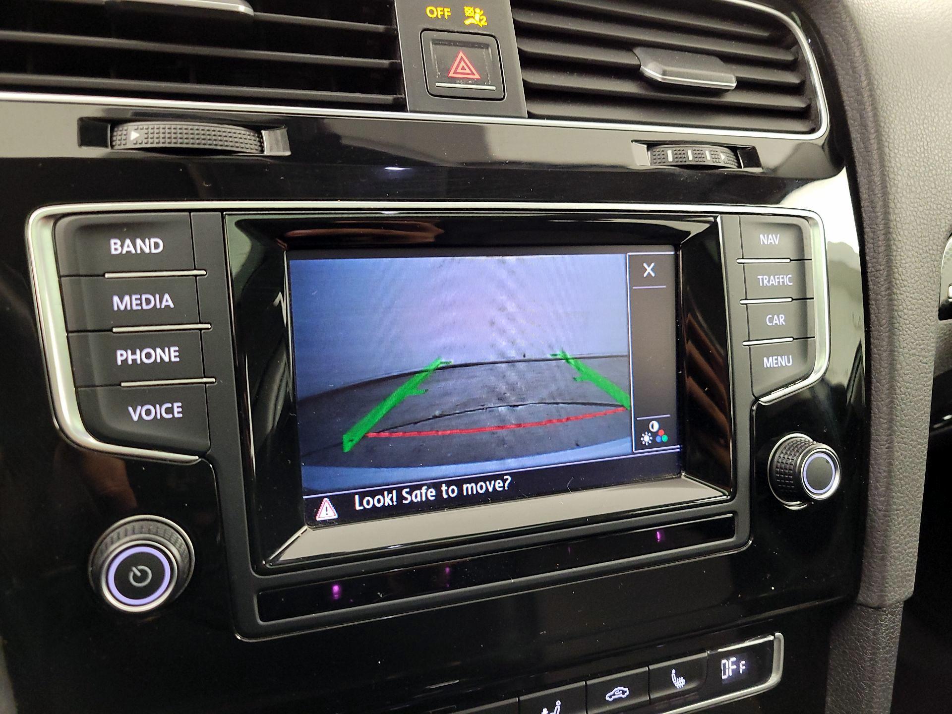 Thumbnail: 2015 Volkswagen Golf - 15