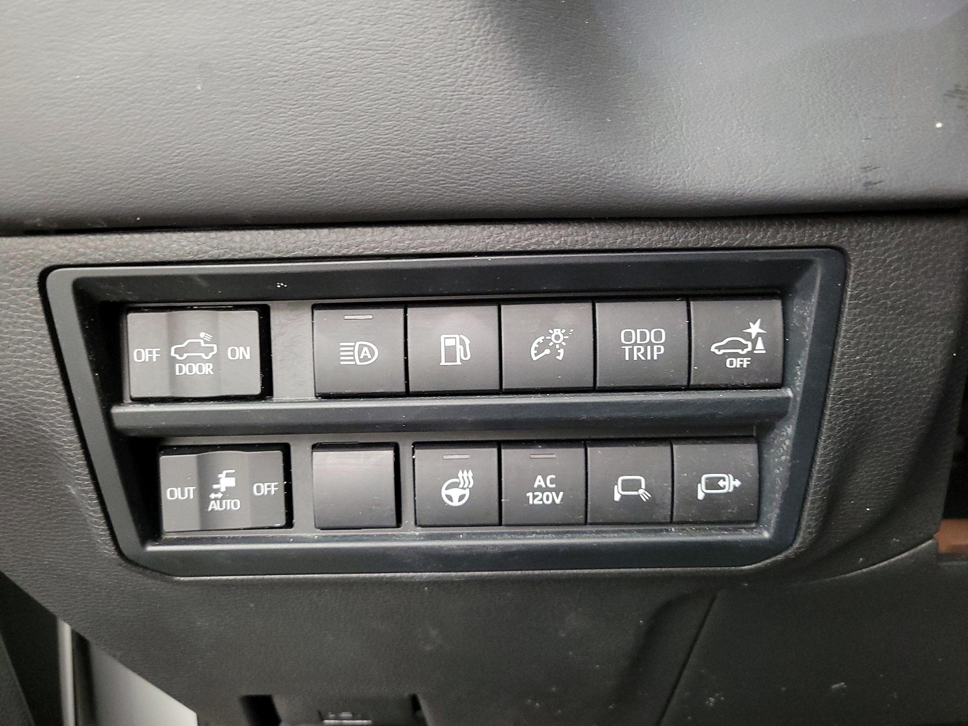 Thumbnail: 2022 Toyota Tundra - 13