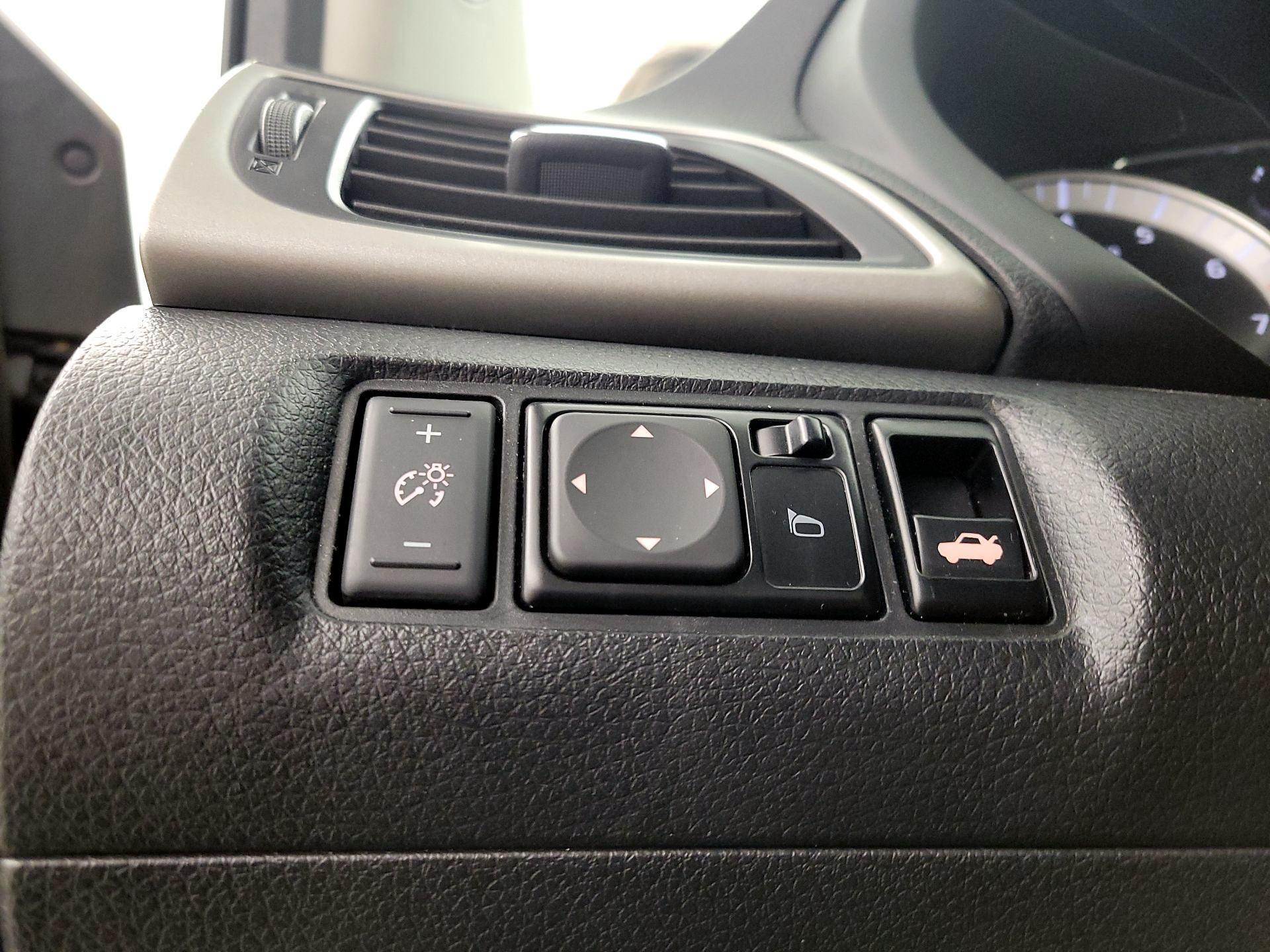 Thumbnail: 2015 Nissan Sentra - 13