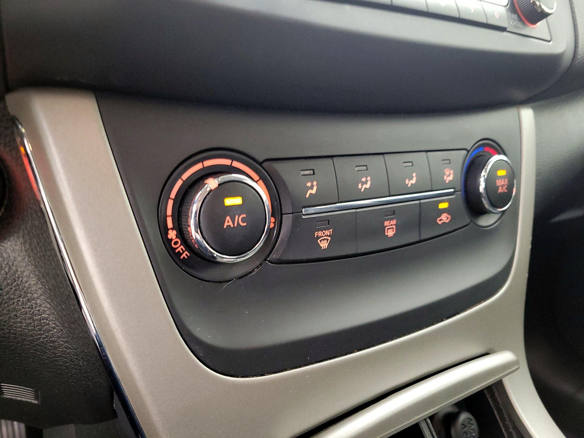 Thumbnail: 2015 Nissan Sentra - 16