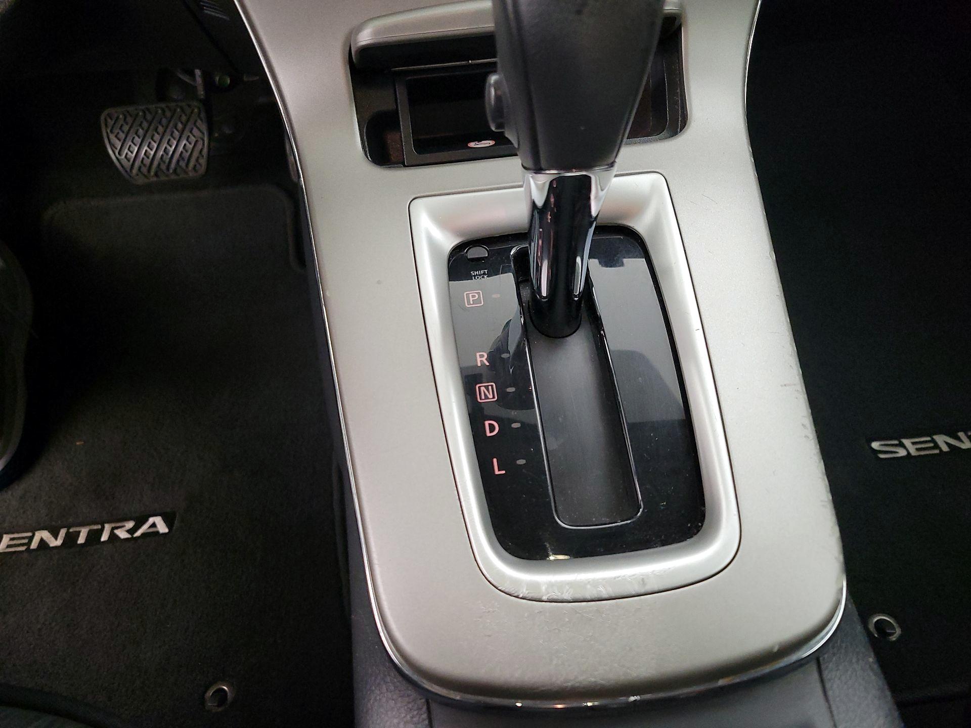 Thumbnail: 2015 Nissan Sentra - 17