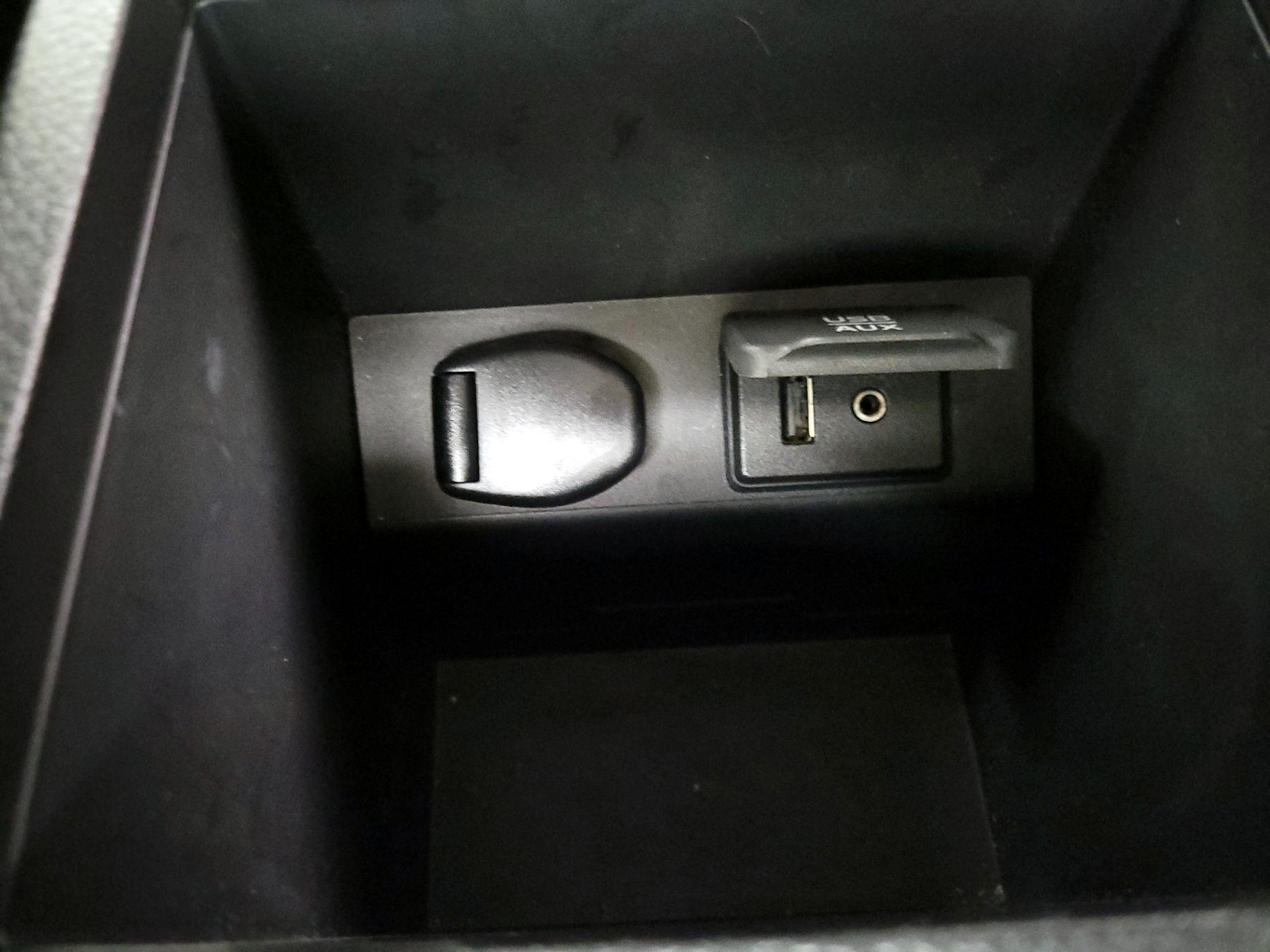 Thumbnail: 2015 Nissan Sentra - 18