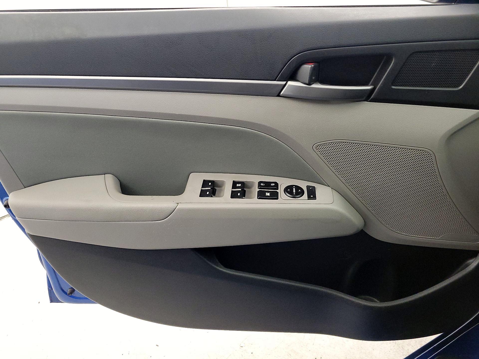 Thumbnail: 2018 Hyundai Elantra - 12