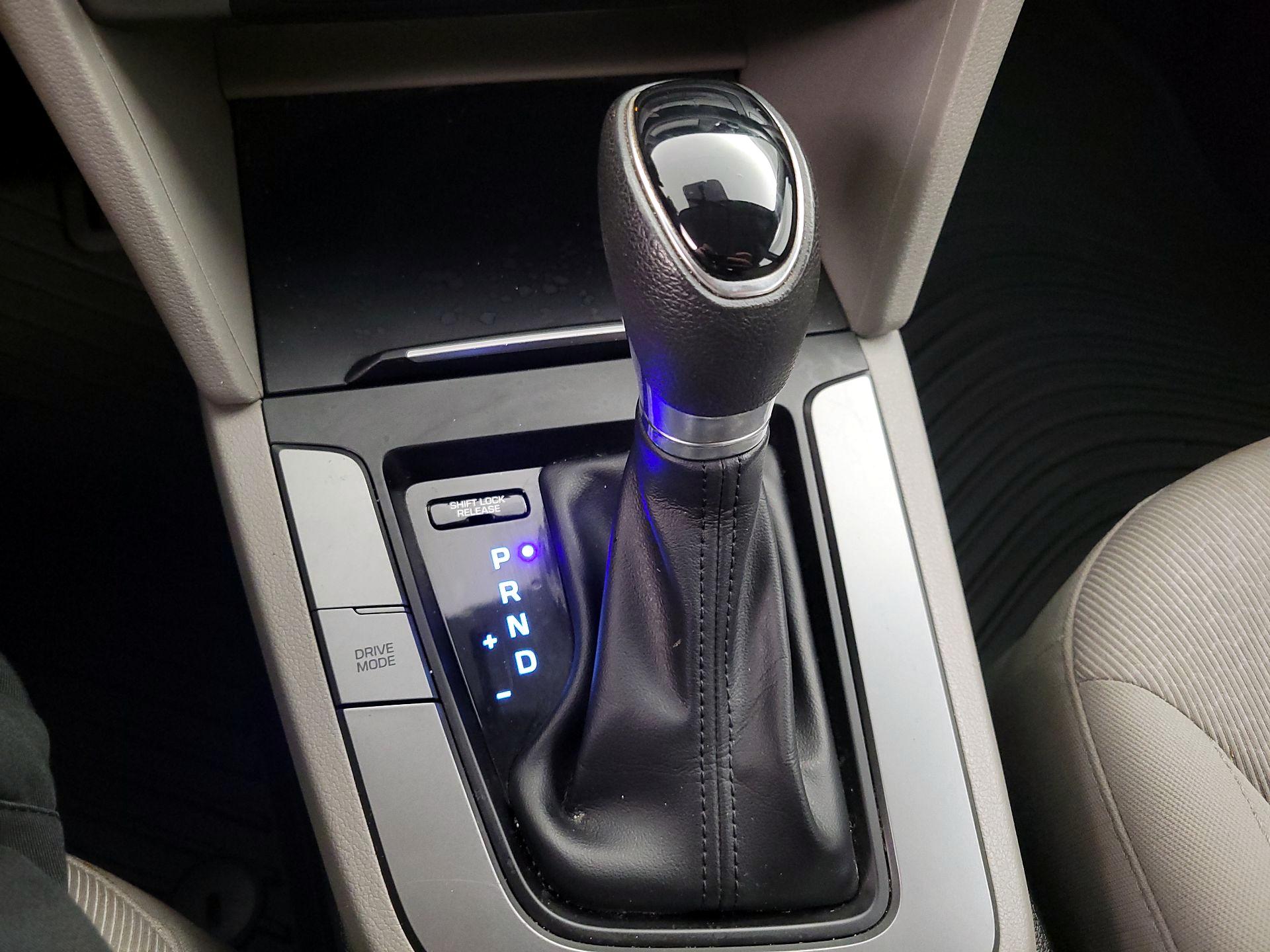 Thumbnail: 2018 Hyundai Elantra - 16