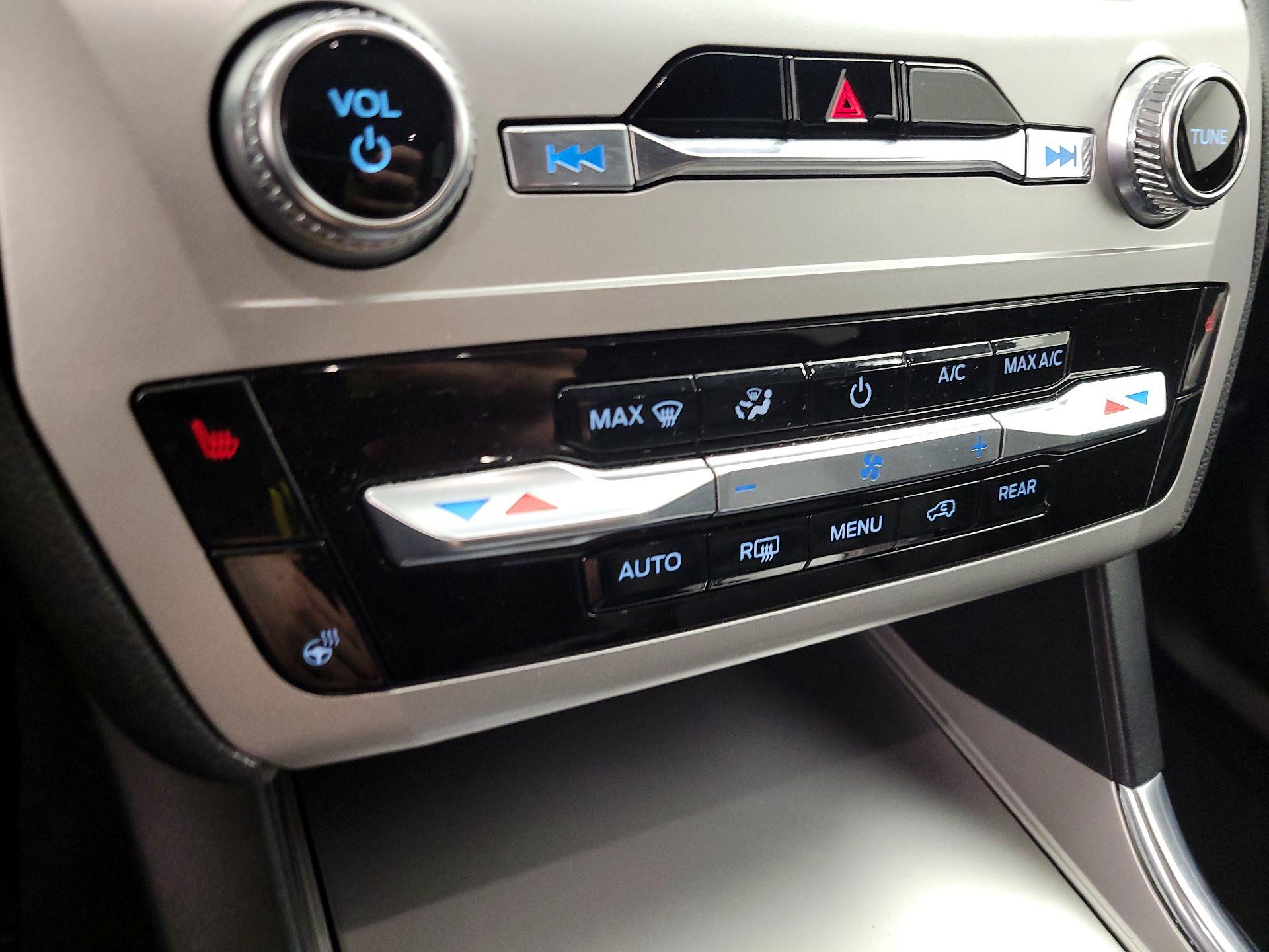 Thumbnail: 2020 Ford Explorer - 17