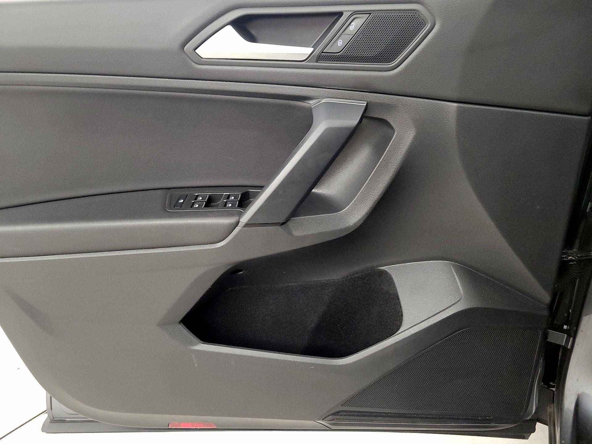 Thumbnail: 2019 Volkswagen Tiguan - 12