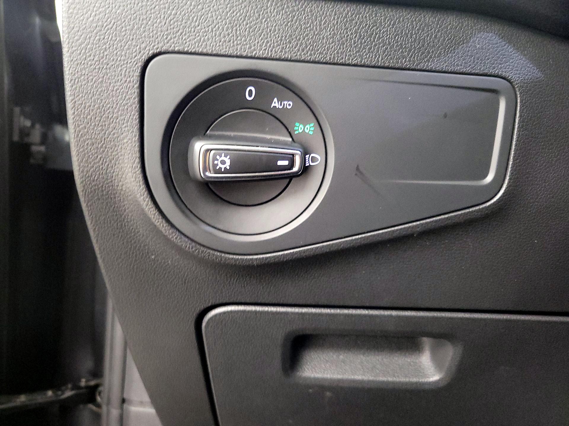 Thumbnail: 2019 Volkswagen Tiguan - 13