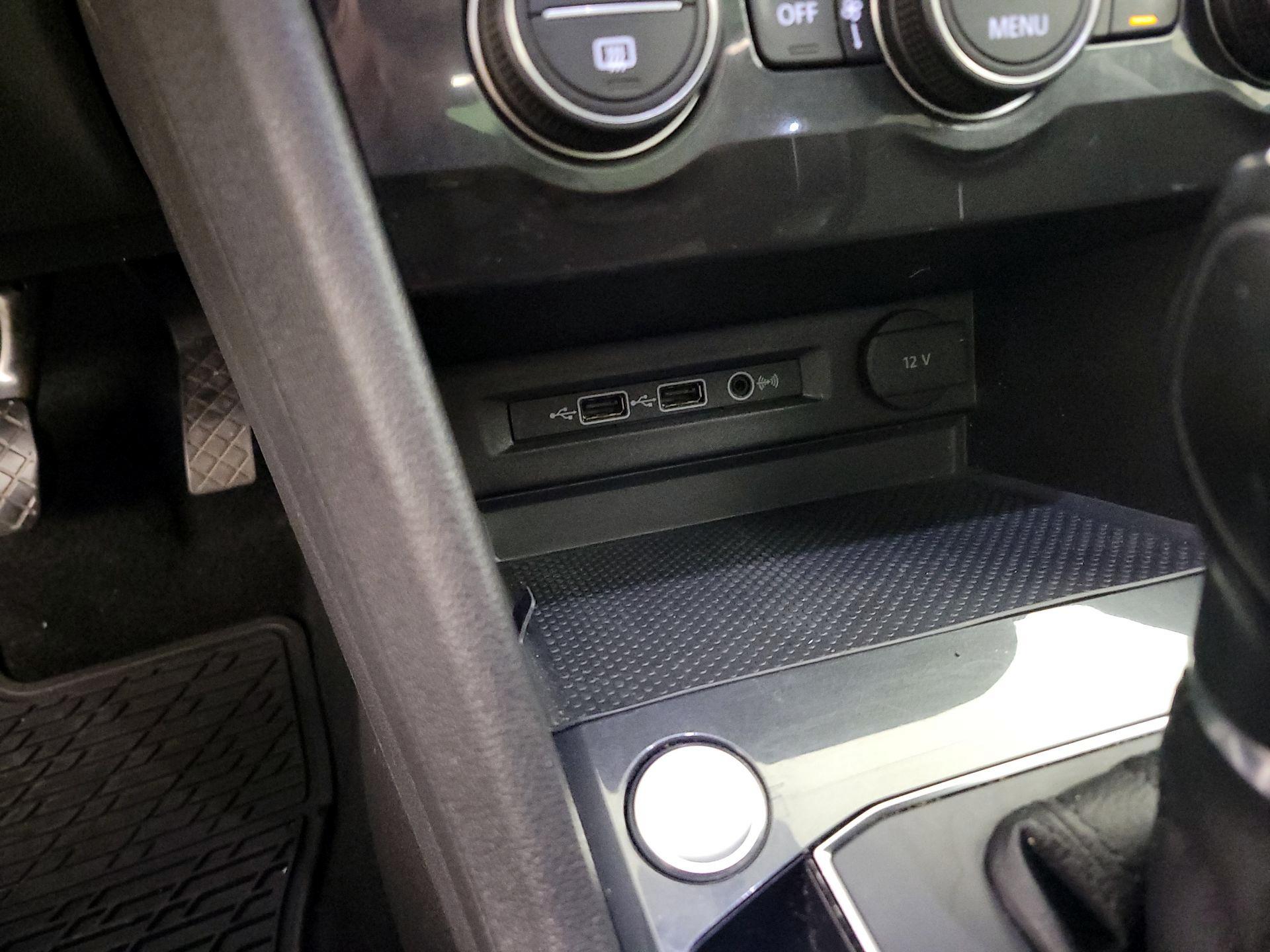 Thumbnail: 2019 Volkswagen Tiguan - 17