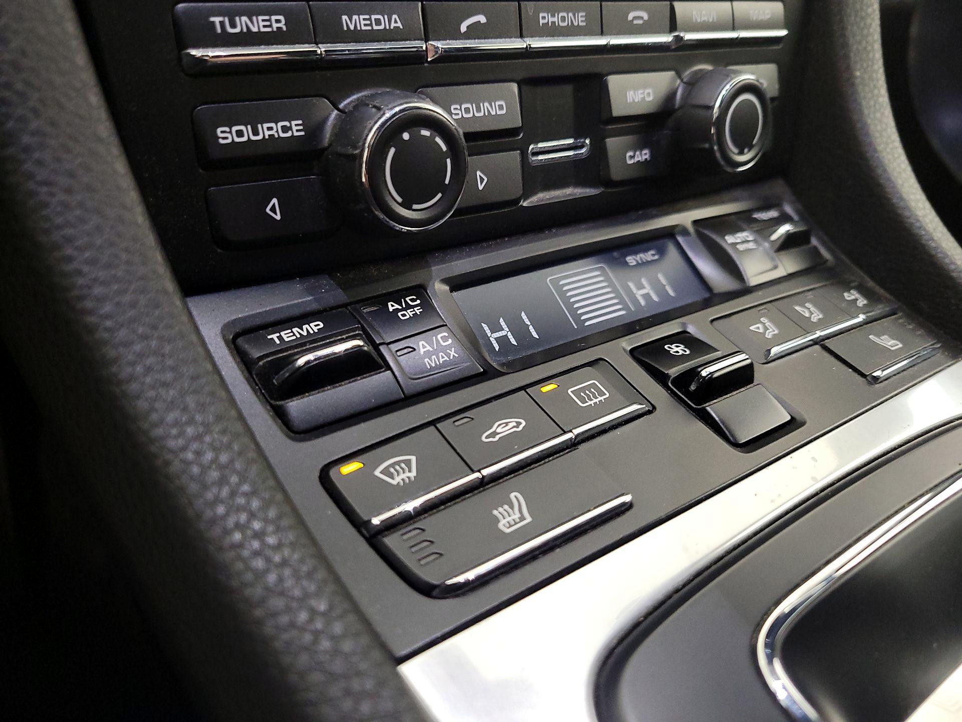 Thumbnail: 2016 Porsche Boxster - 16