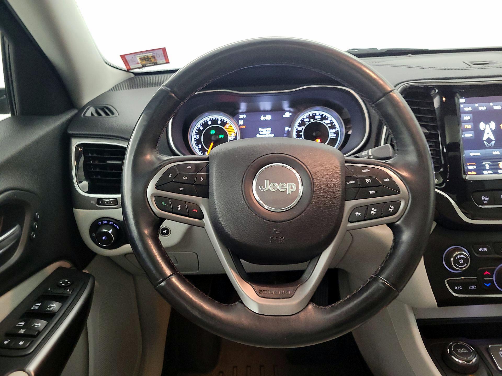 Thumbnail: 2019 Jeep Cherokee - 10