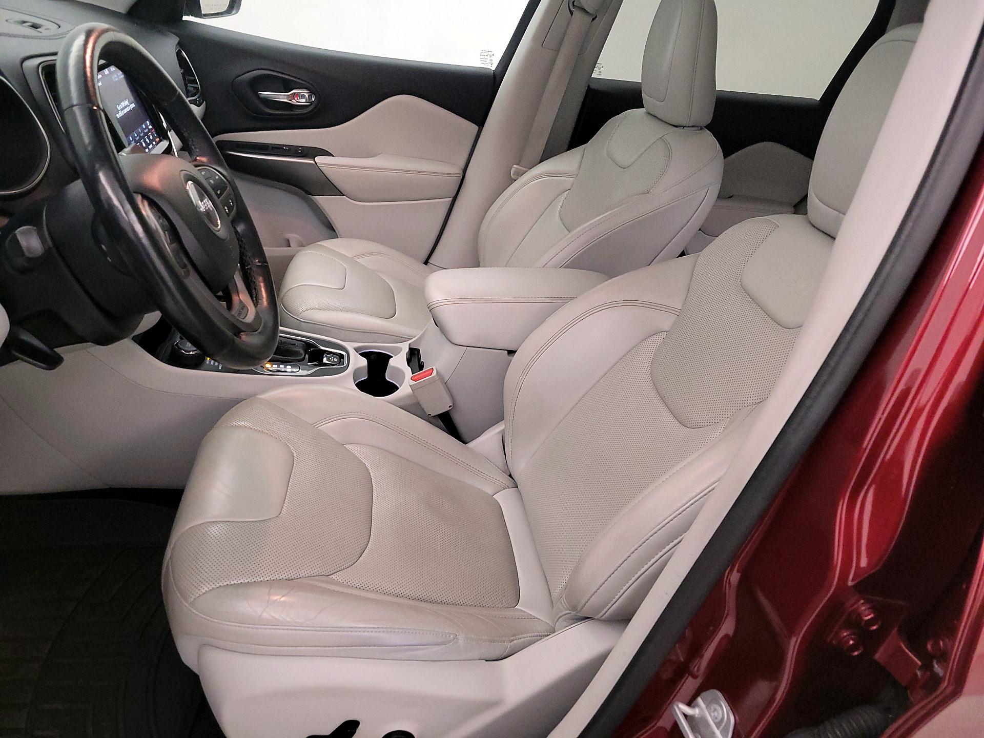 Thumbnail: 2019 Jeep Cherokee - 11