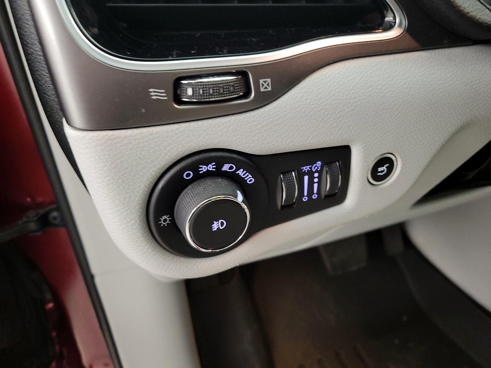 Thumbnail: 2019 Jeep Cherokee - 13