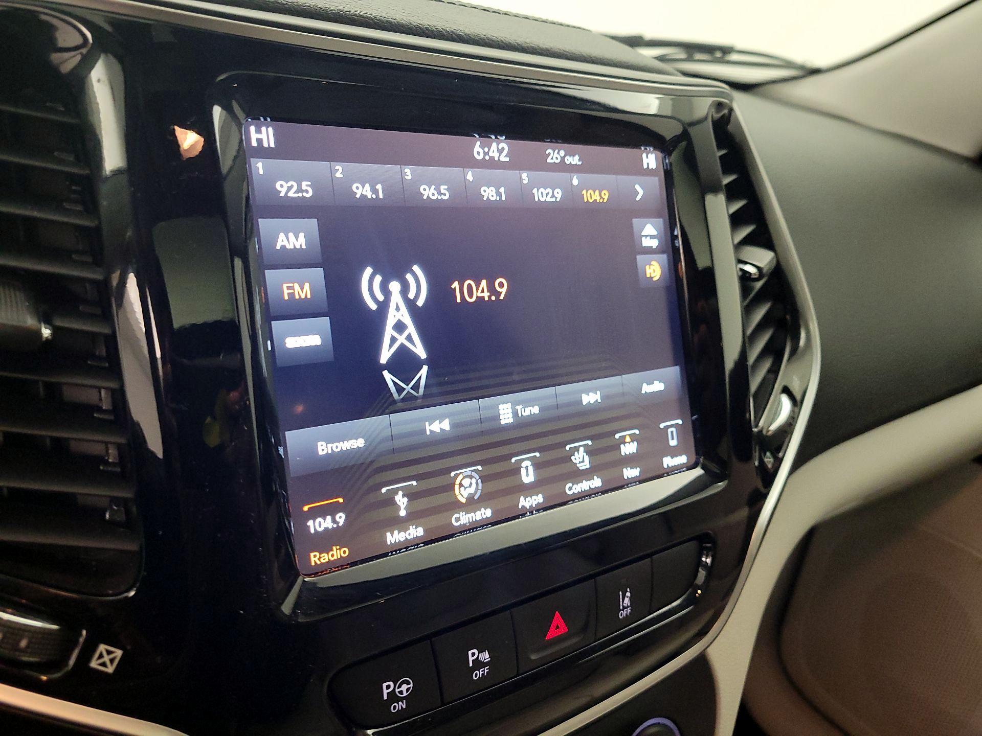 Thumbnail: 2019 Jeep Cherokee - 15