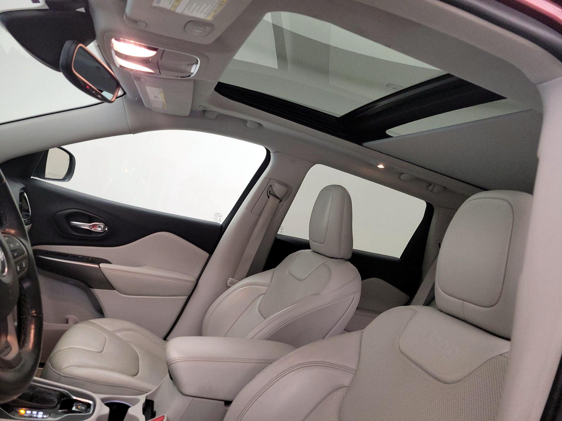 Thumbnail: 2019 Jeep Cherokee - 19