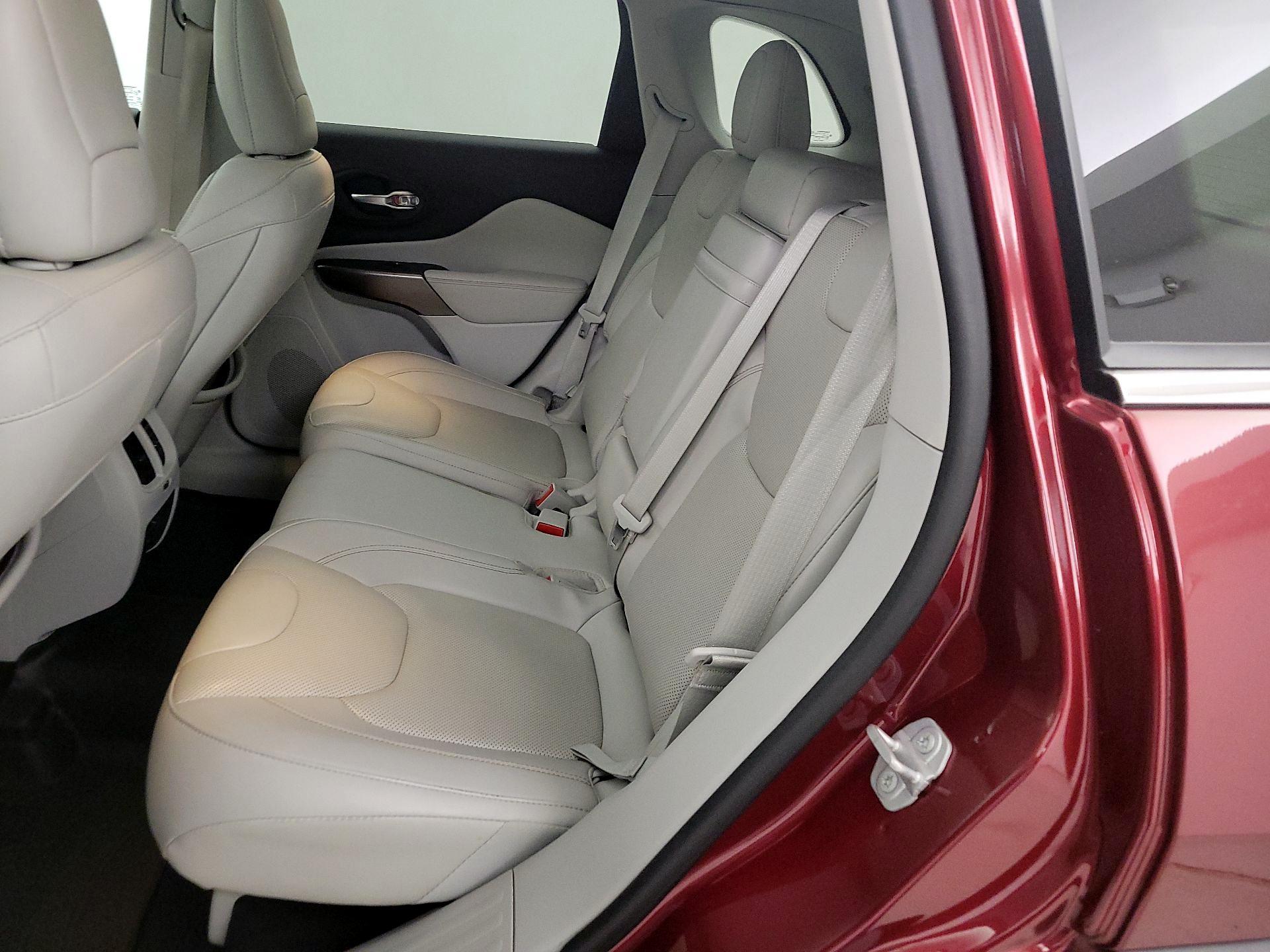 Thumbnail: 2019 Jeep Cherokee - 20