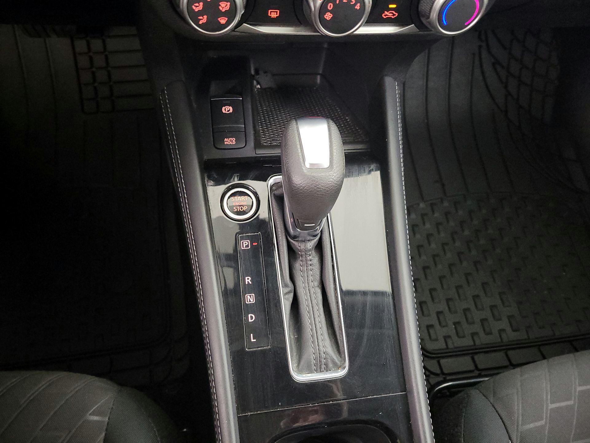 Thumbnail: 2023 Nissan Kicks - 16