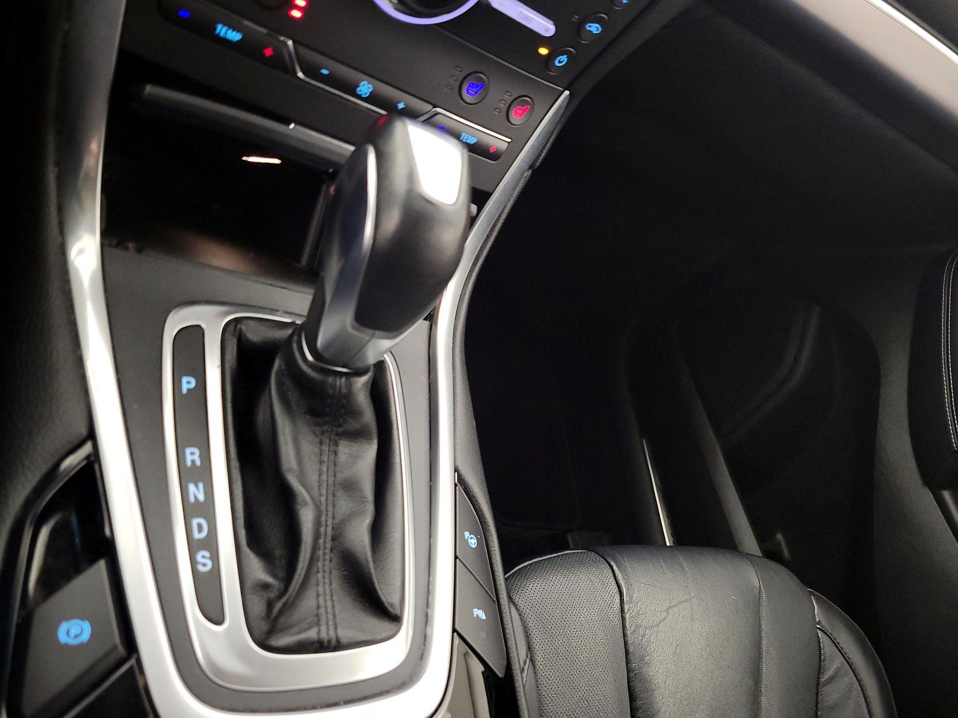 Thumbnail: 2015 Ford Edge - 17