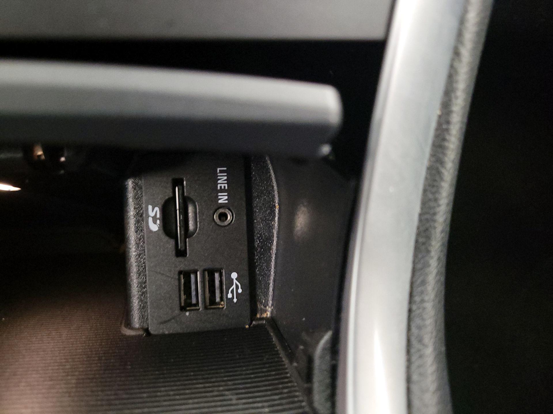 Thumbnail: 2015 Ford Edge - 18