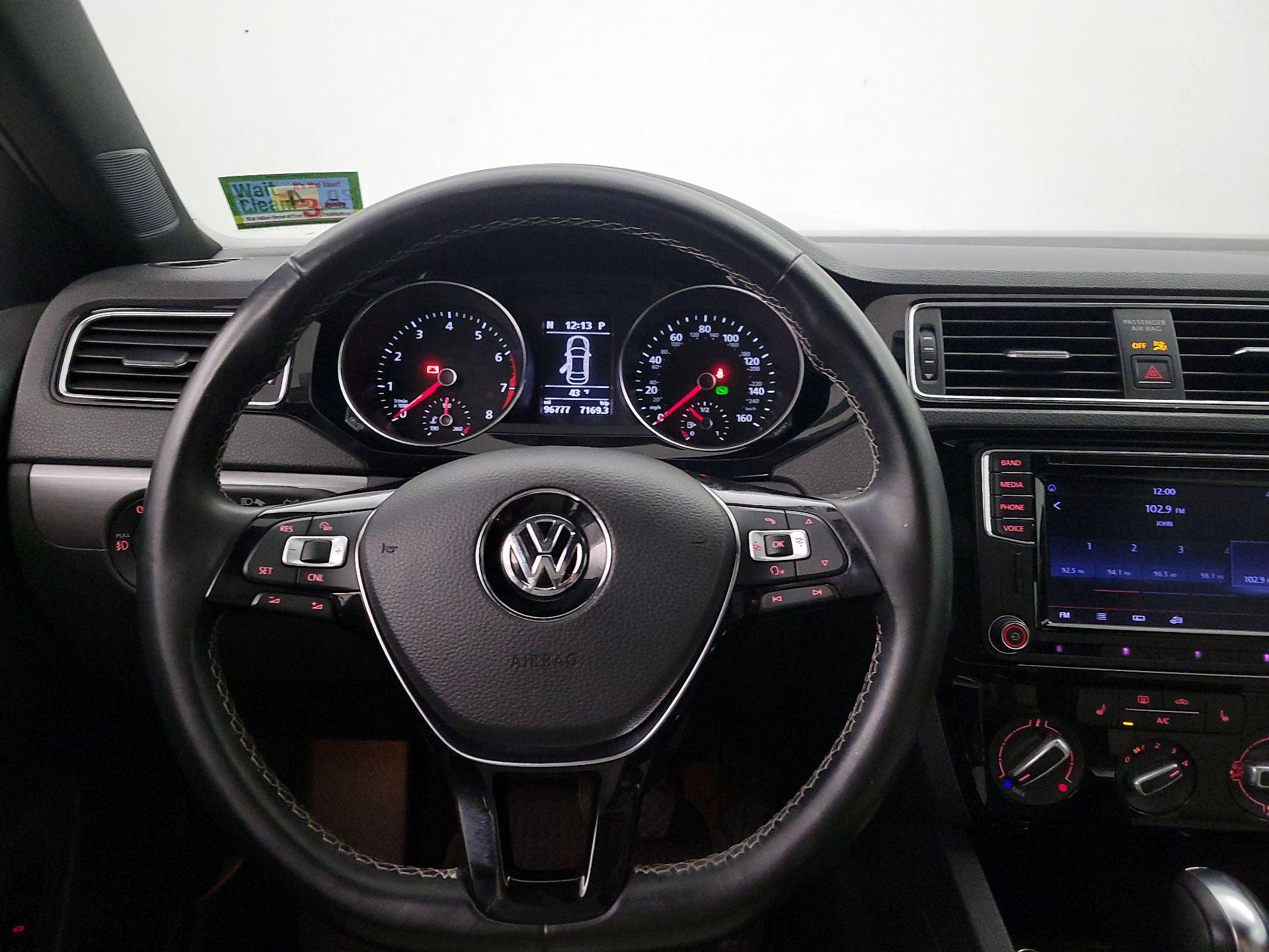Thumbnail: 2016 Volkswagen Jetta - 10