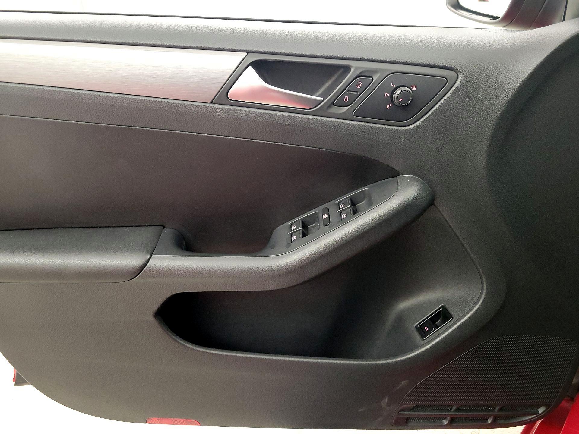 Thumbnail: 2016 Volkswagen Jetta - 12