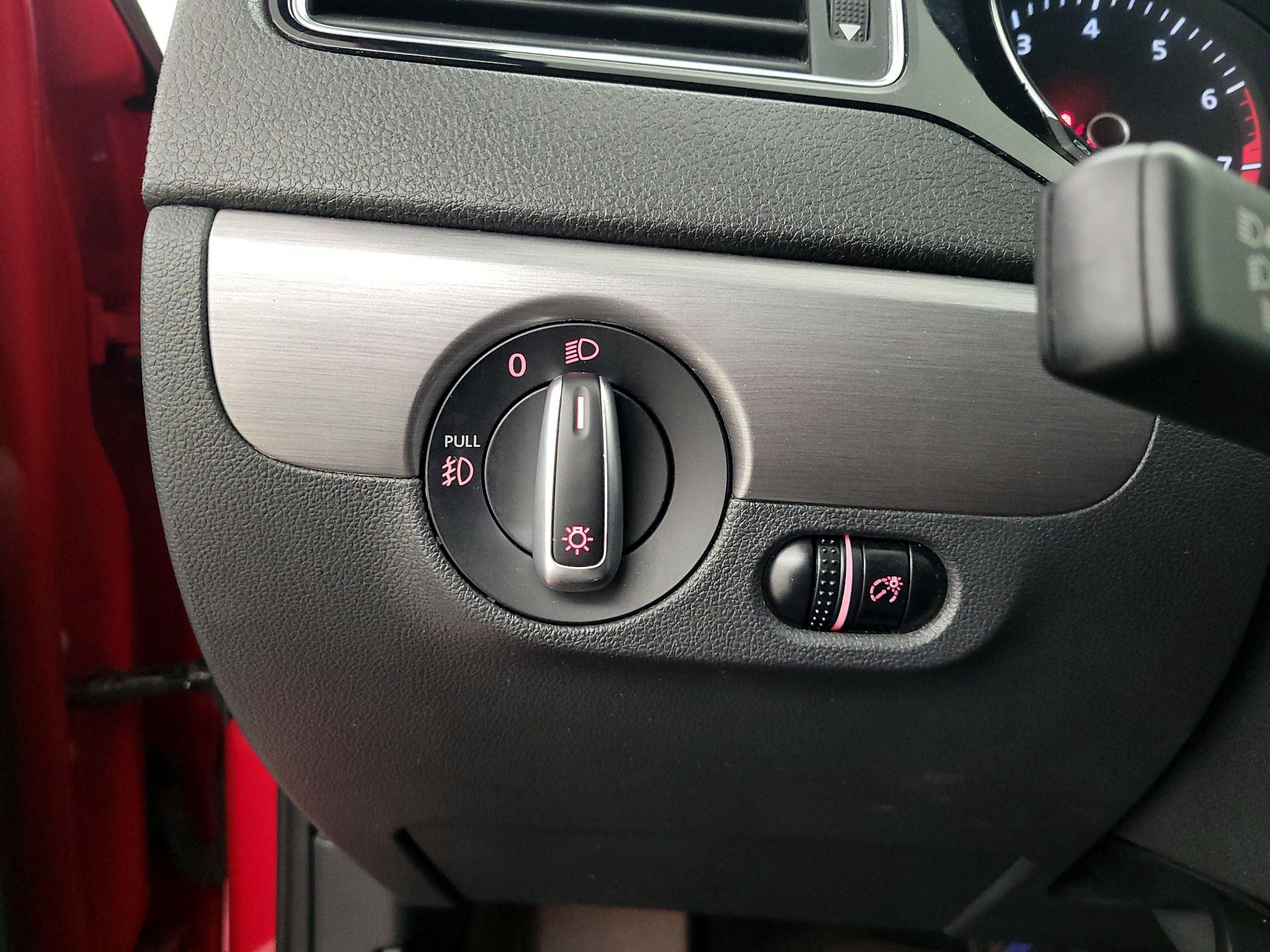 Thumbnail: 2016 Volkswagen Jetta - 13