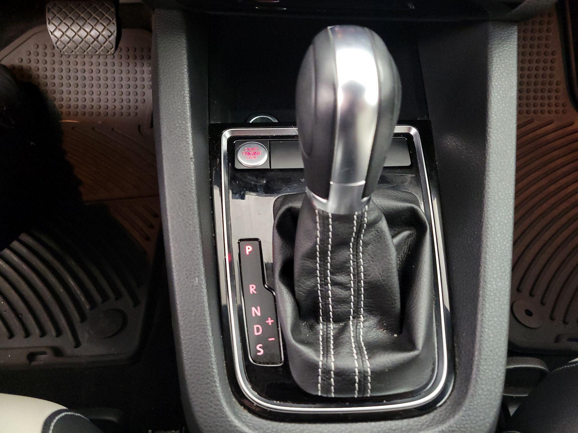 Thumbnail: 2016 Volkswagen Jetta - 17