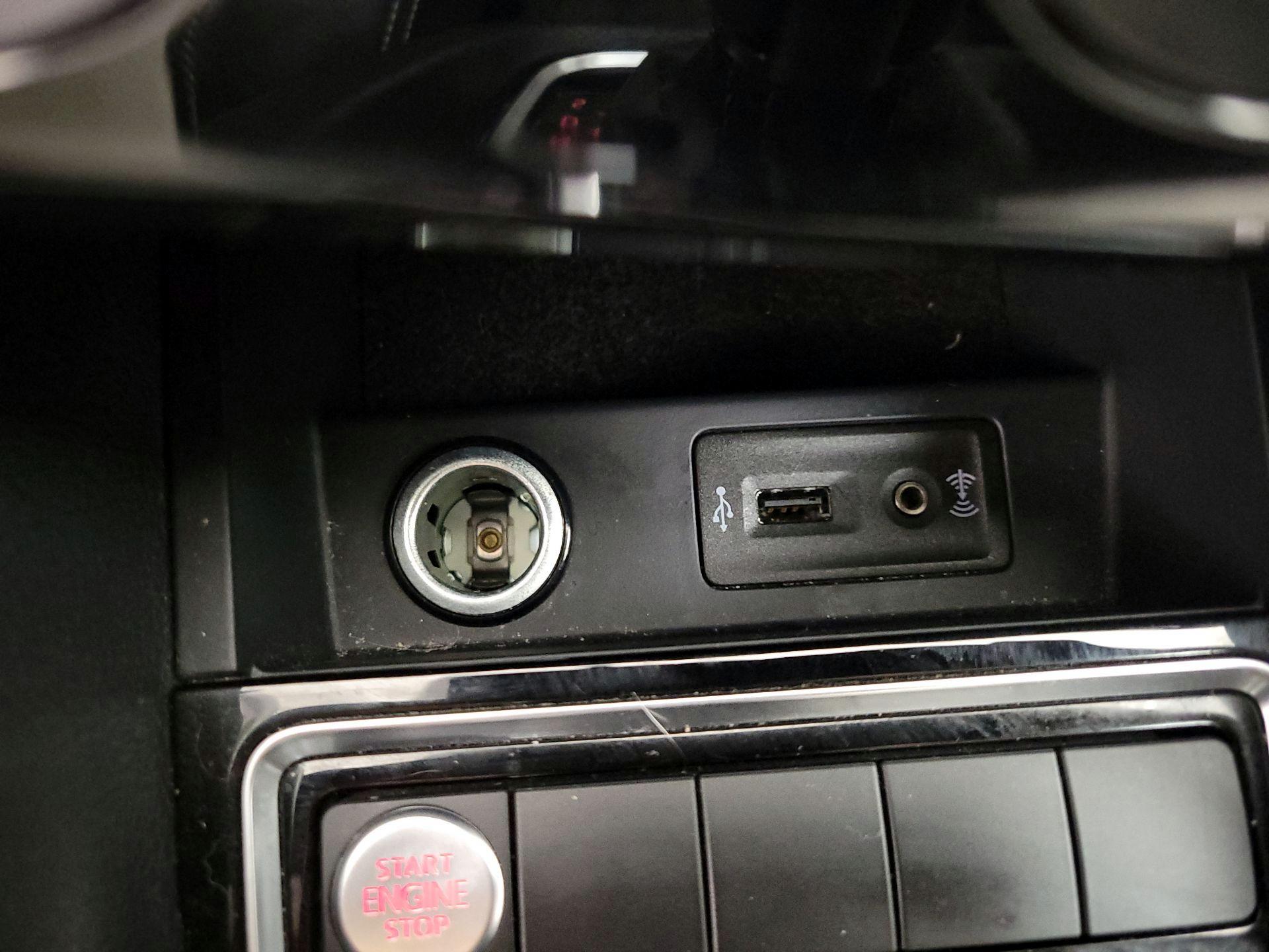 Thumbnail: 2016 Volkswagen Jetta - 18