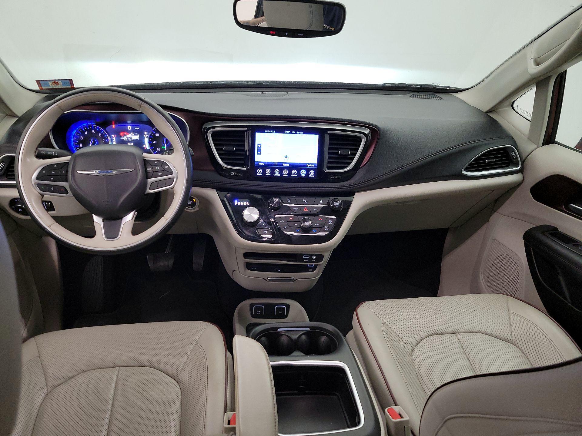 Thumbnail: 2017 Chrysler Pacifica - 9